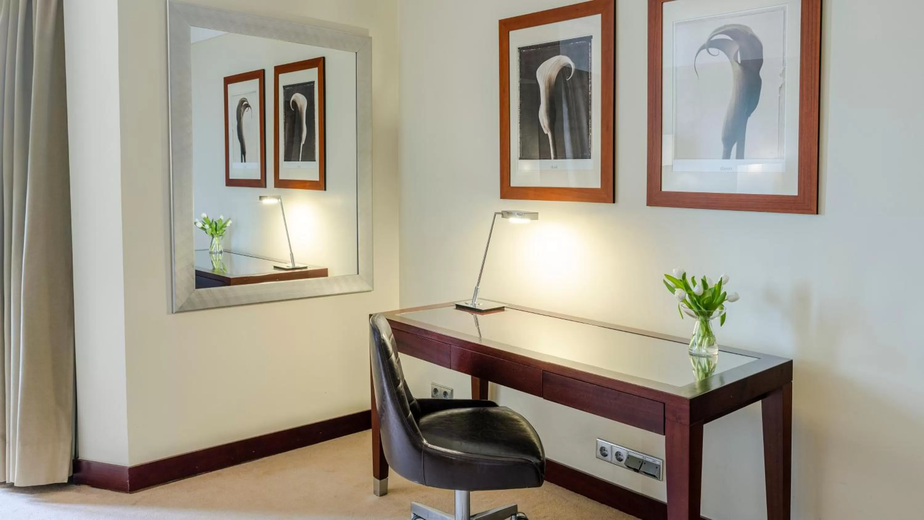 Junior King Suite in Crowne Plaza Porto by IHG