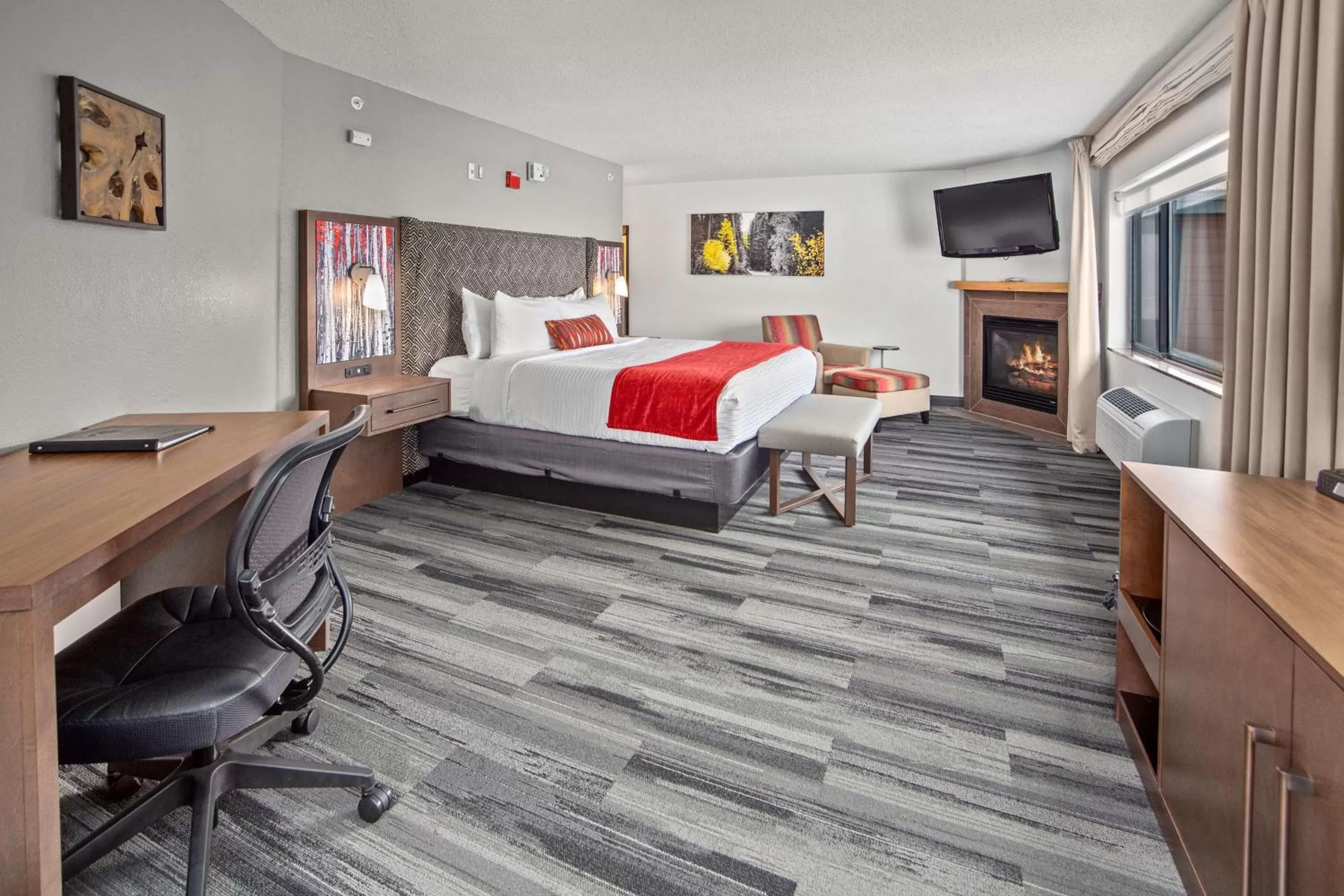 Deluxe King Suite with Spa Bath - Non-Smoking in Best Western Plus McCall Lodge and Suites