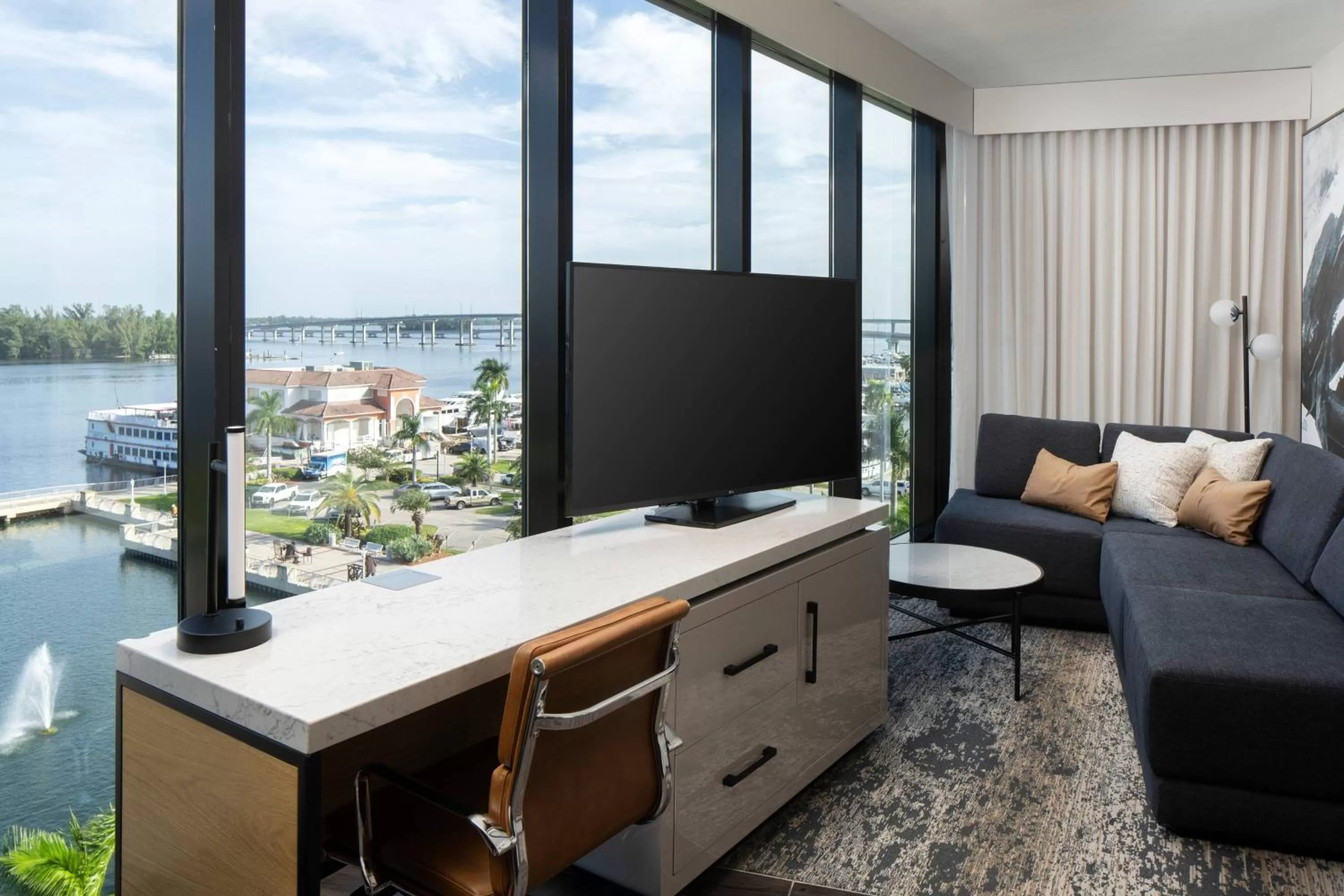 Balcony Suite and Wet Bar, 1 Bedroom 2 room Suite, 1 King in Luminary Hotel & Co., Autograph Collection