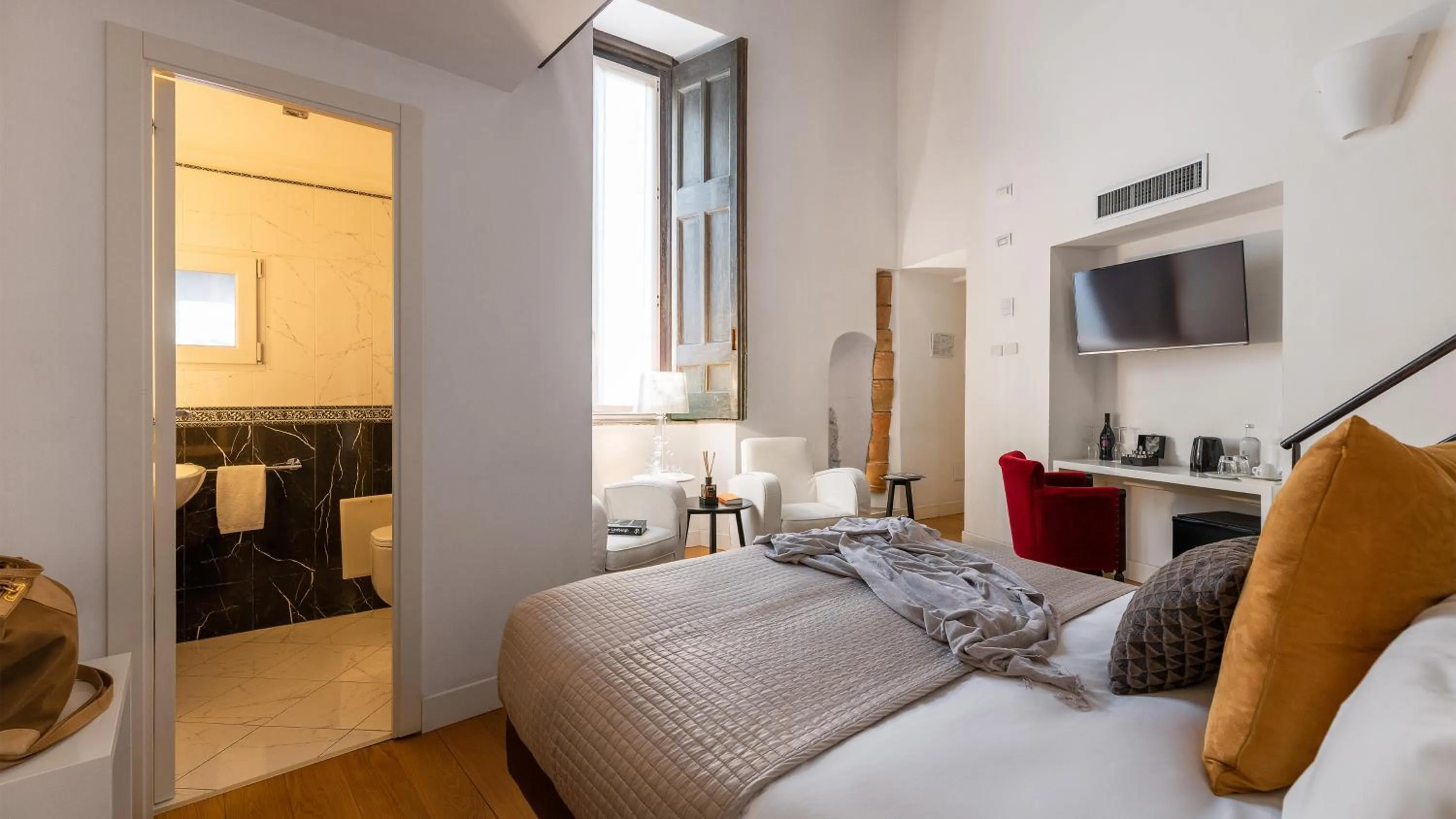 Luxury Triple Room - single occupancy in Santa Chiara Boutique Hotel