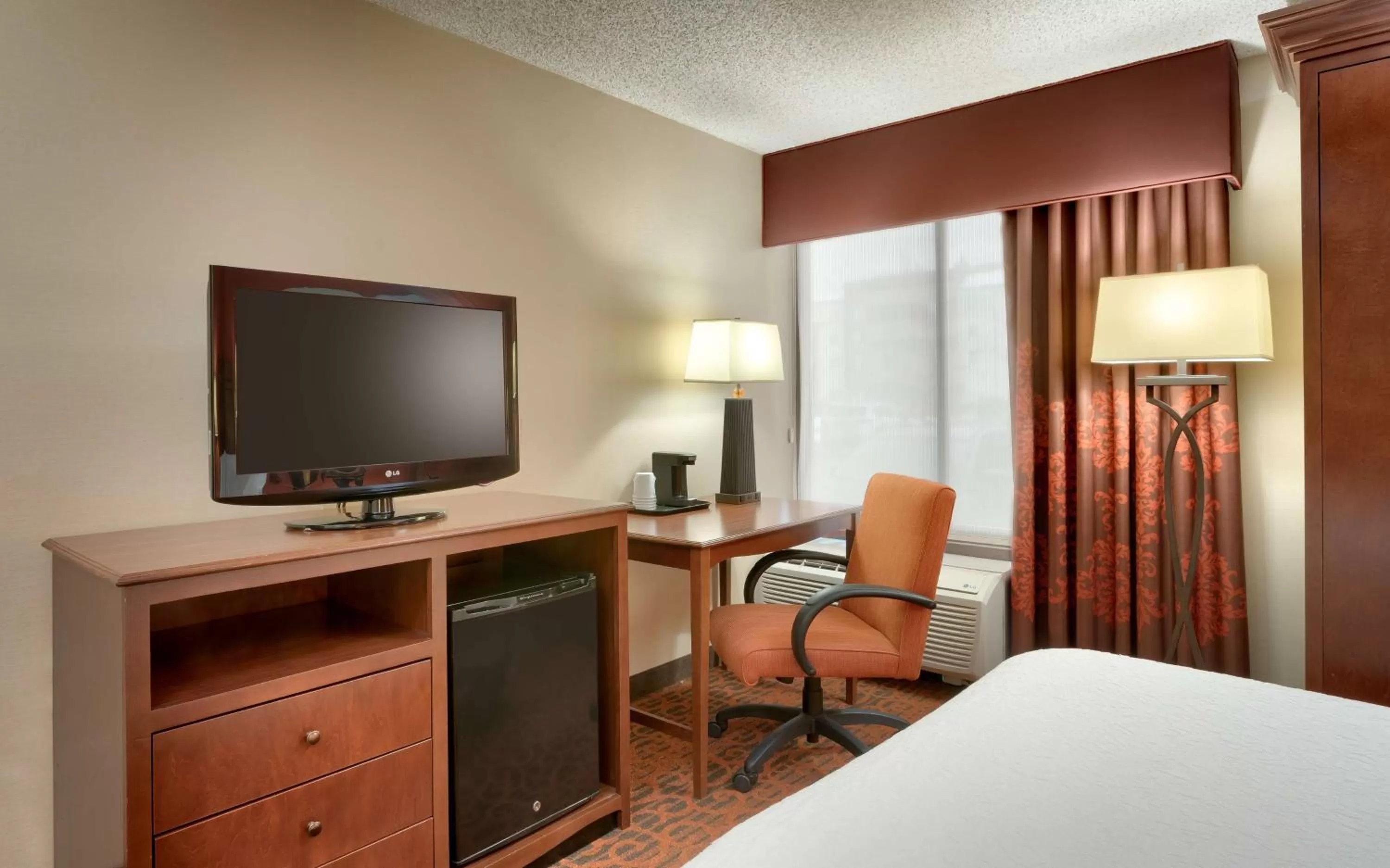 Queen Room with Roll-In Shower - Mobility Access/Non-Smoking in Hampton Inn Salt Lake City/Sandy