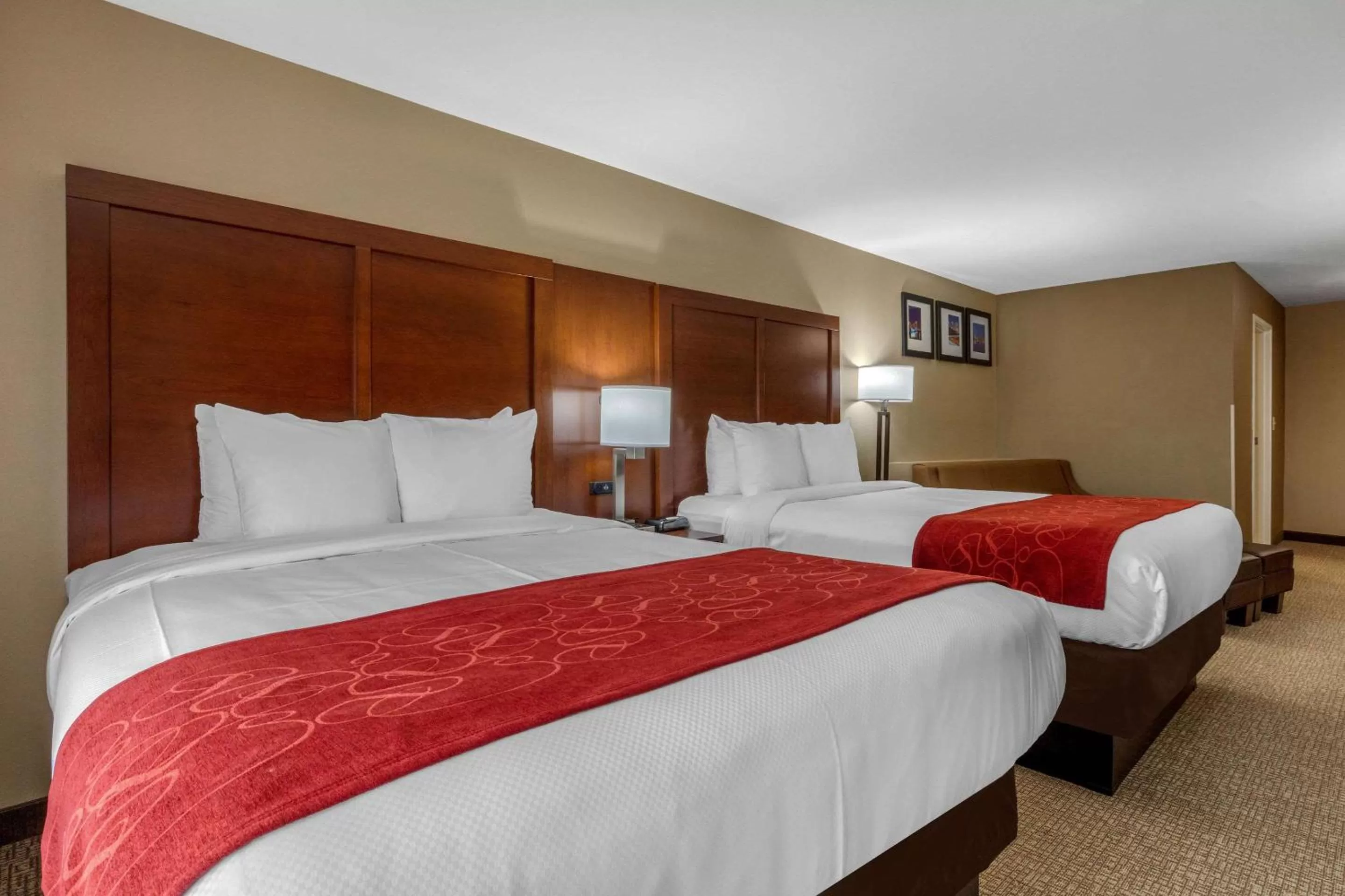 Queen Suite with Two Queen Beds and Sofa Bed in Comfort Suites Pelham Hoover I-65