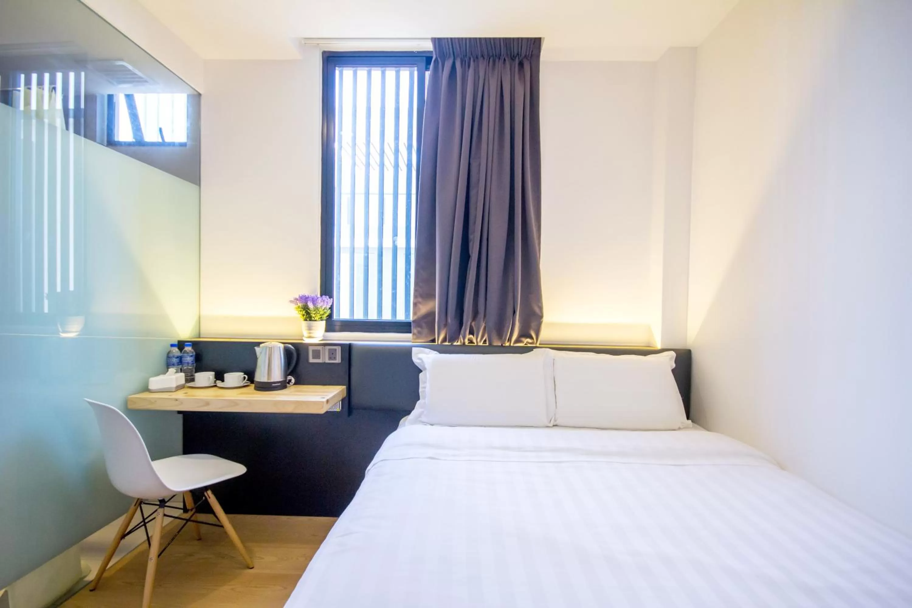 Deluxe Queen Room in Mode Inn Icon City