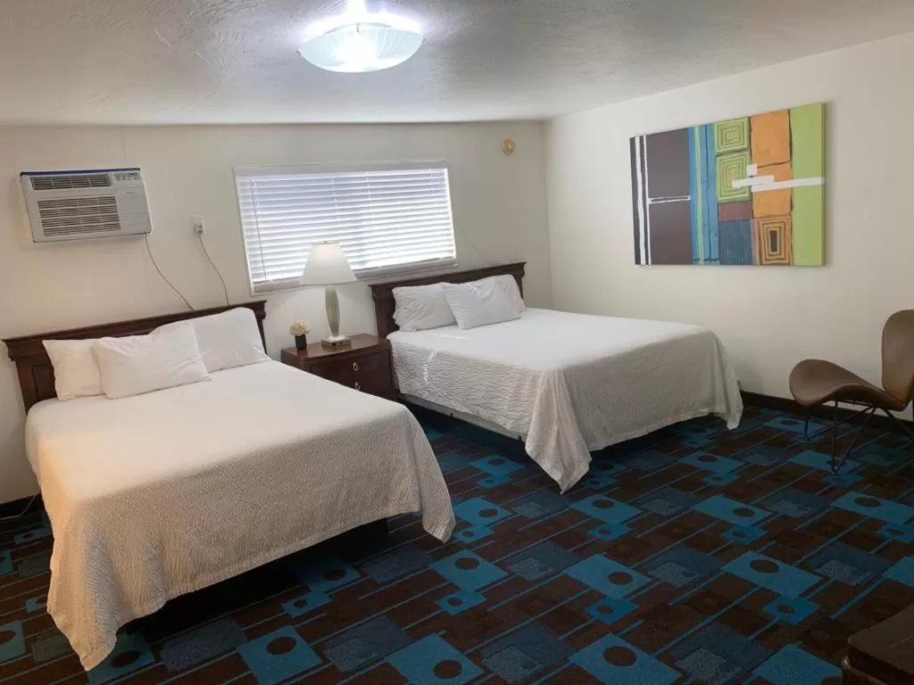 Deluxe Family Room in The Sands Motel