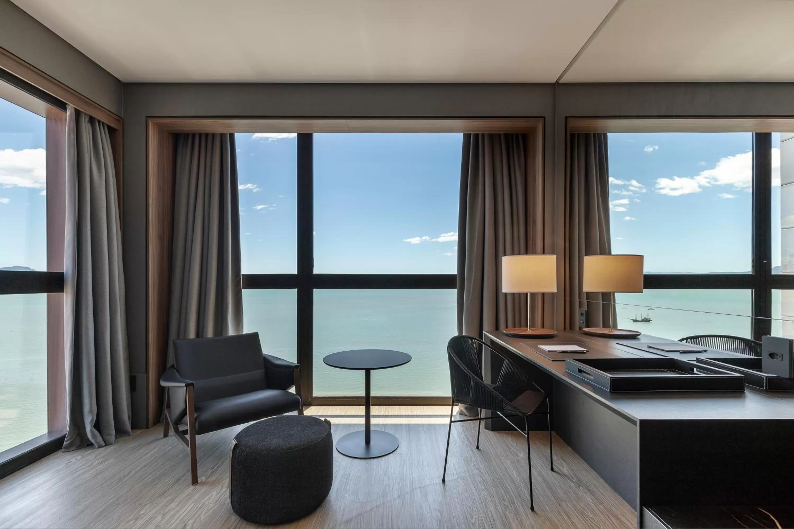 Luxury King Room with Sea View  in LK Design Hotel Florianópolis