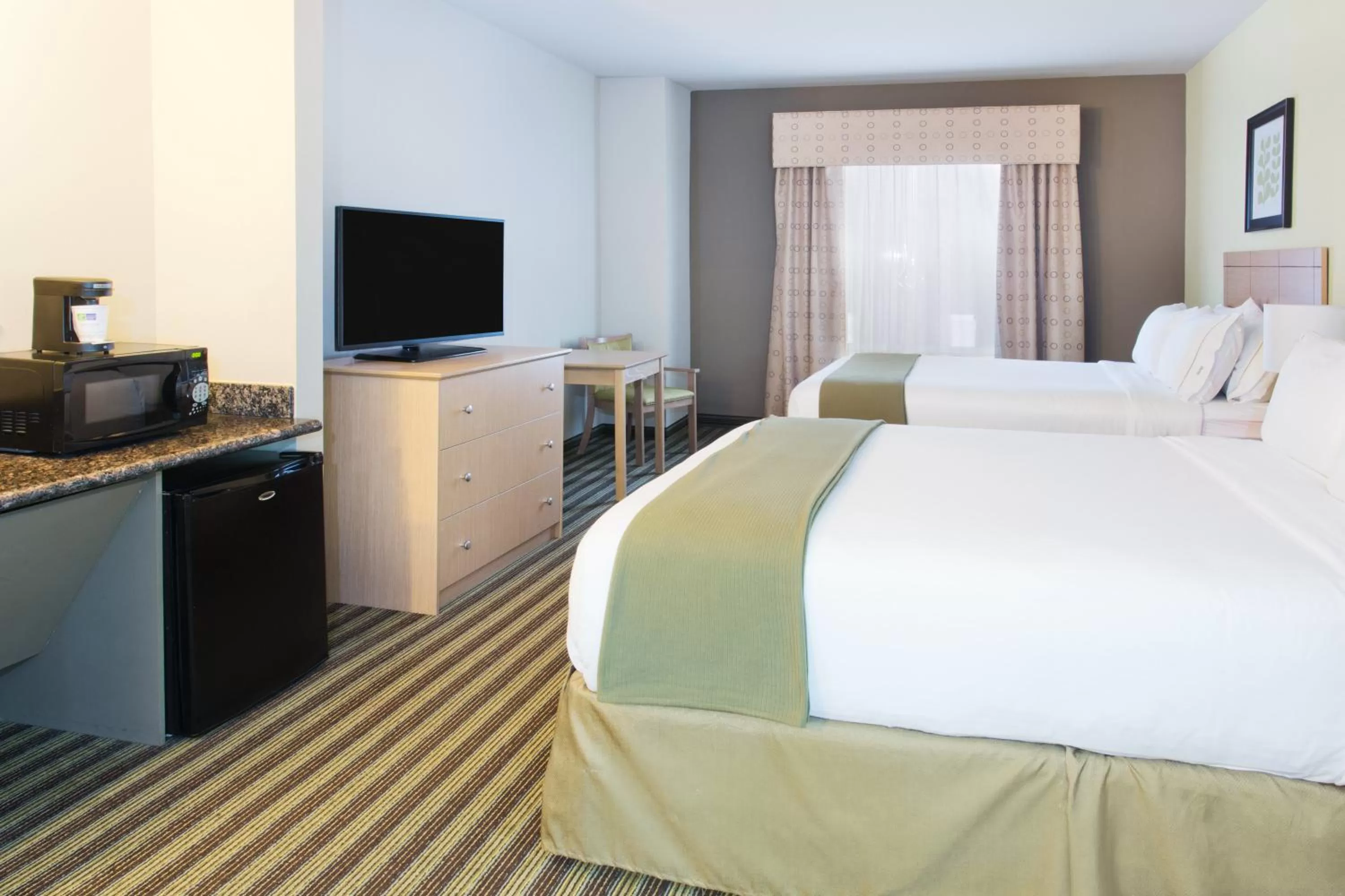 Suite with Two Queen Beds in Holiday Inn Express Hotel & Suites Alvarado by IHG