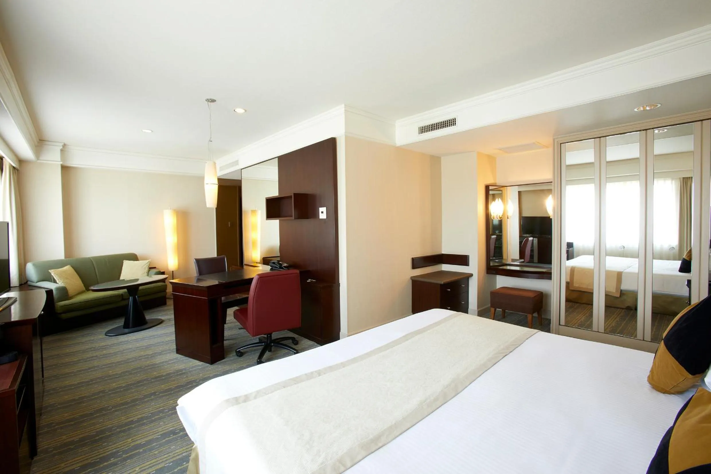 Deluxe Double Room with Complimentary Breakfast - single occupancy - Executive Floor in Royal Park Hotel