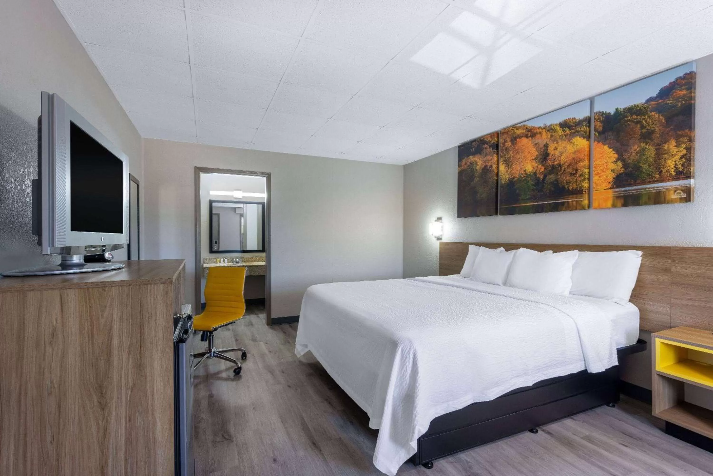 King Room - Non-Smoking in Days Inn by Wyndham Lincolnton