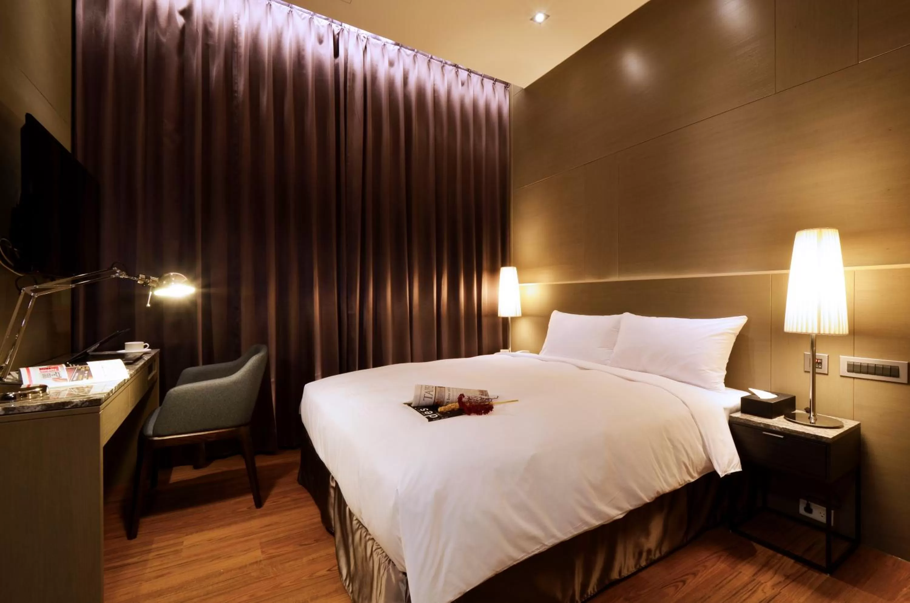 Standard Double Room in Amici hotel Six Star Hostel