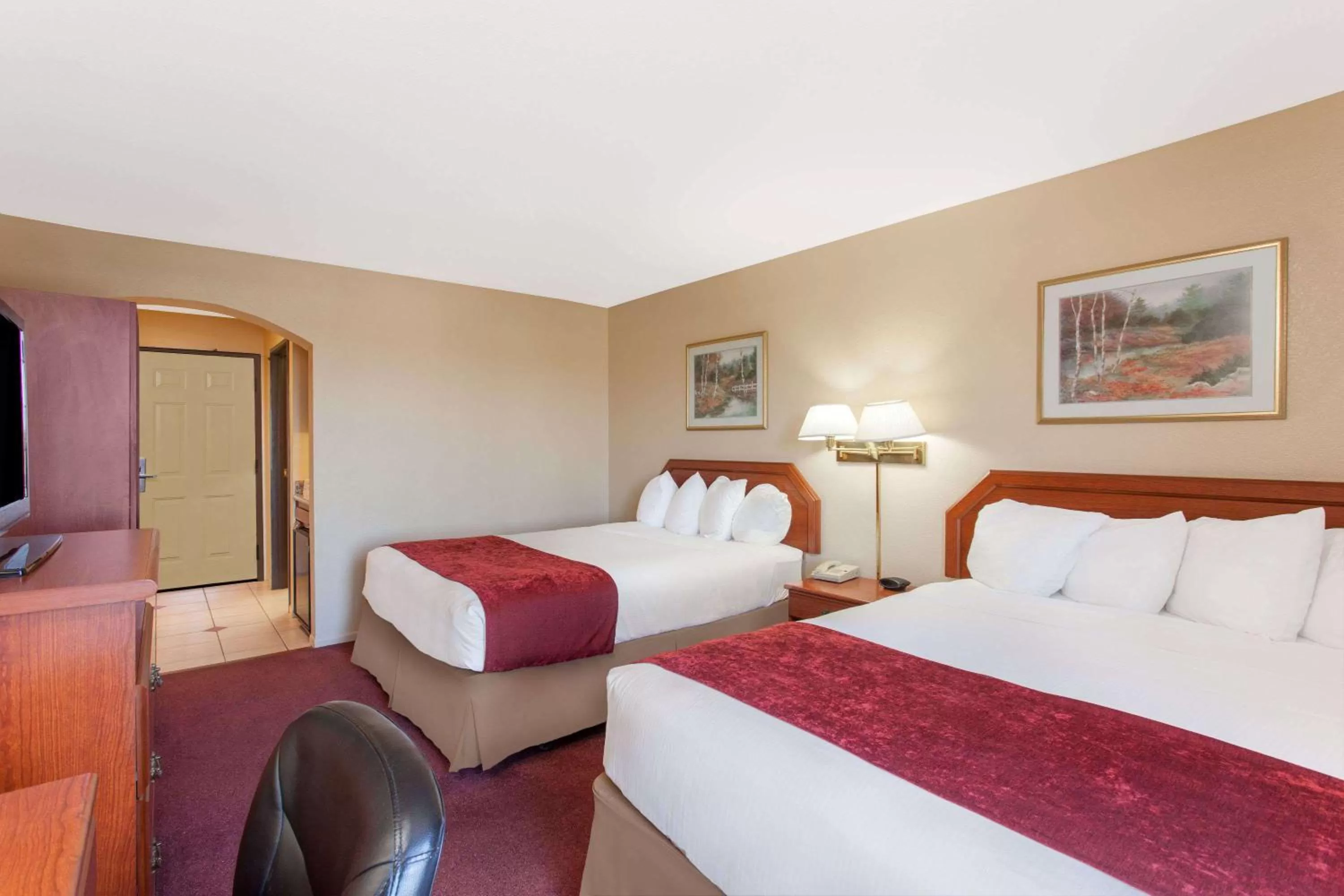 Deluxe Queen Room with Two Queen Beds - Non-Smoking in Ramada by Wyndham Fresno Northwest