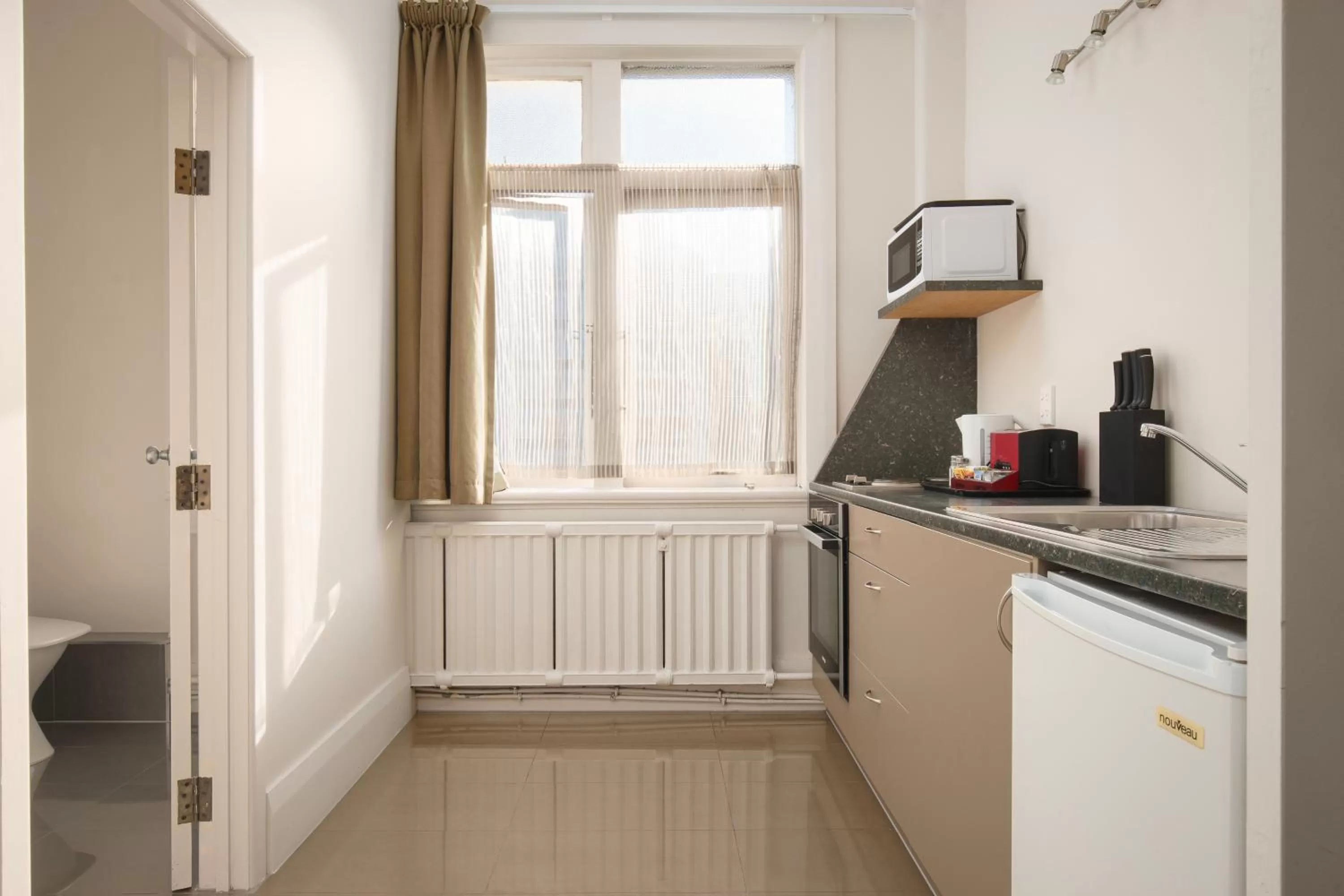 One-Bedroom Apartment in Kiwi International Hotel