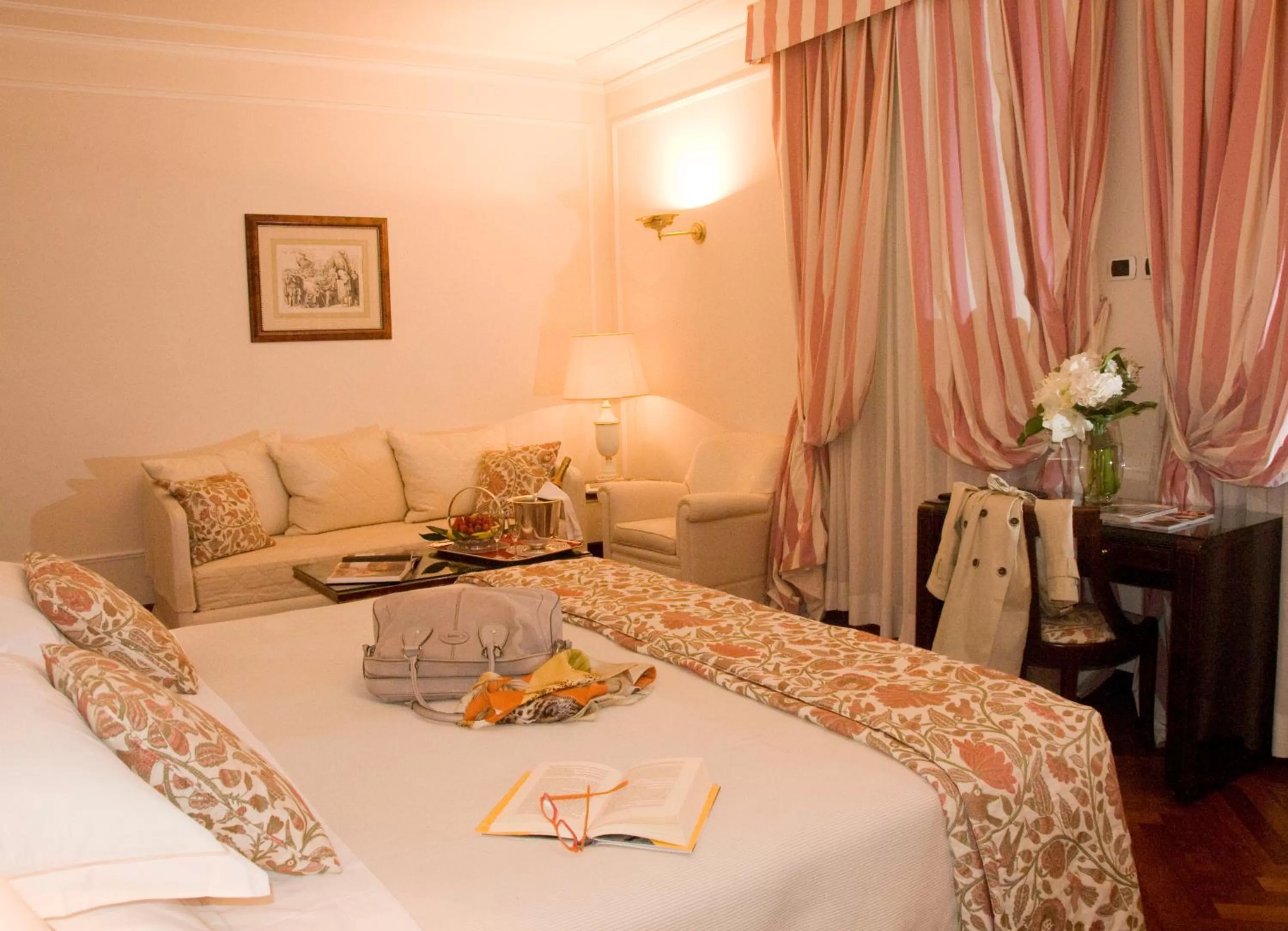 Superior Triple Room in Hotel De La Ville