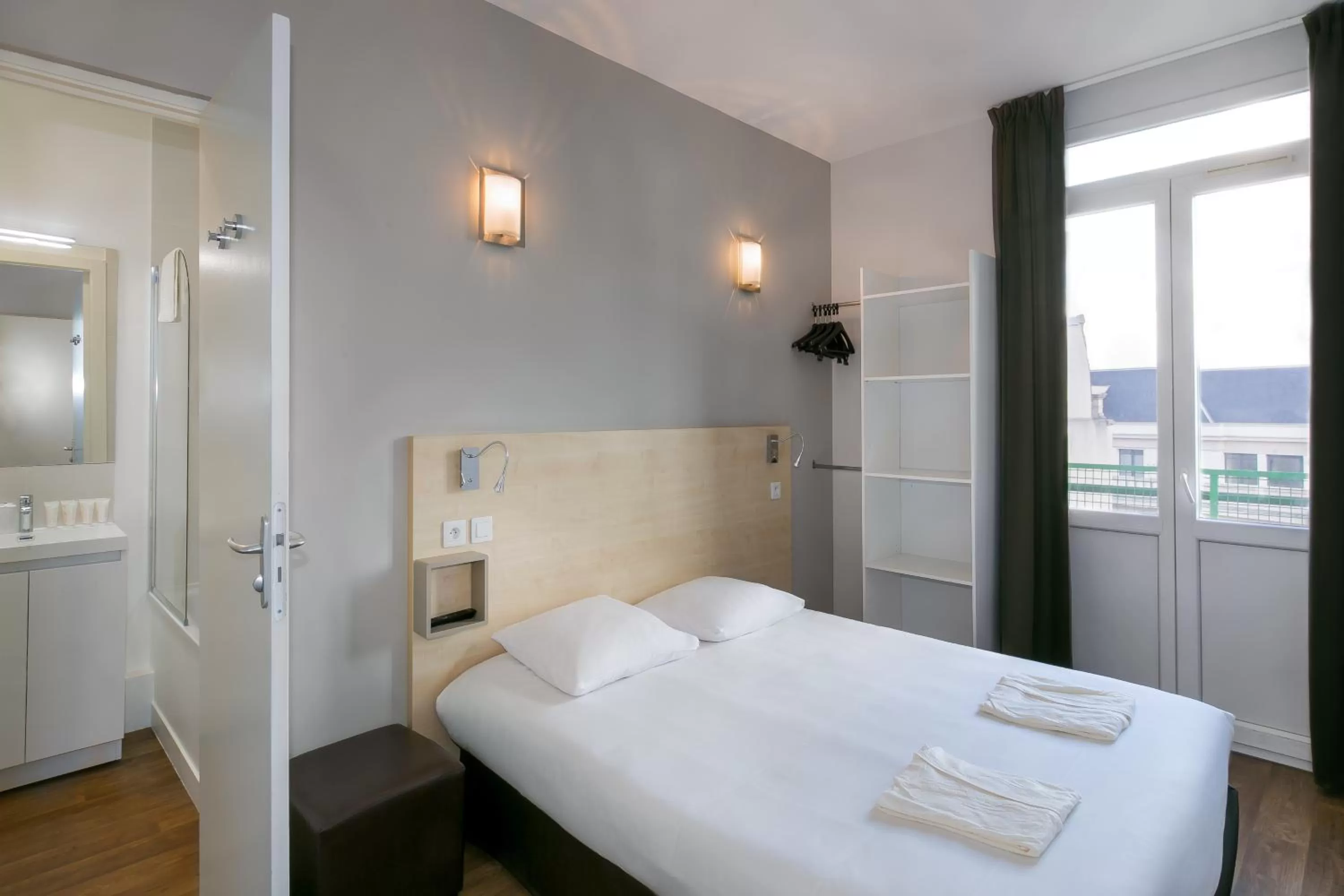 Comfort Double Room (2) in Hotel Foch Nancy Gare