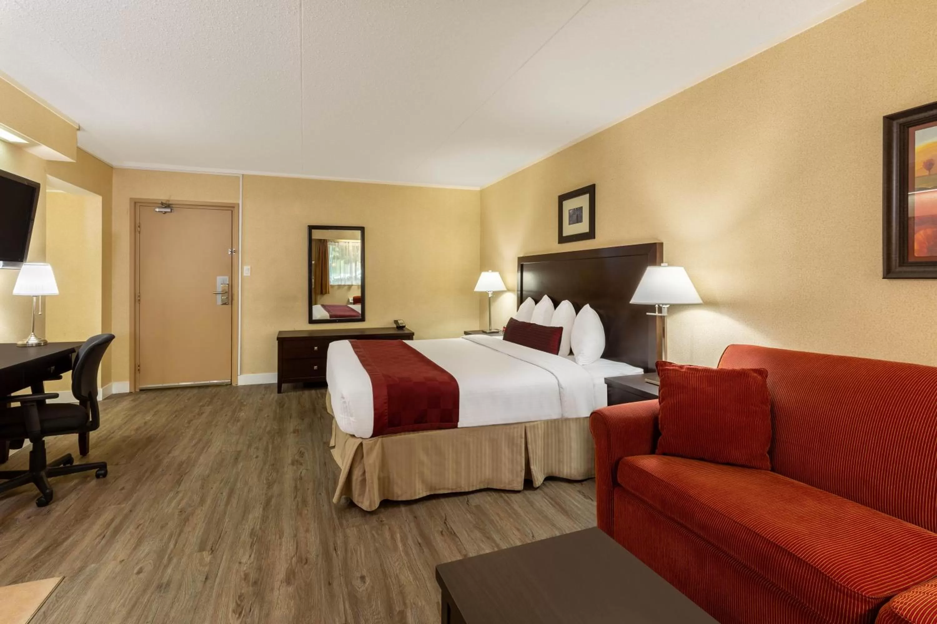 Deluxe King Studio Suite - Non-Smoking in Ramada by Wyndham Coquitlam