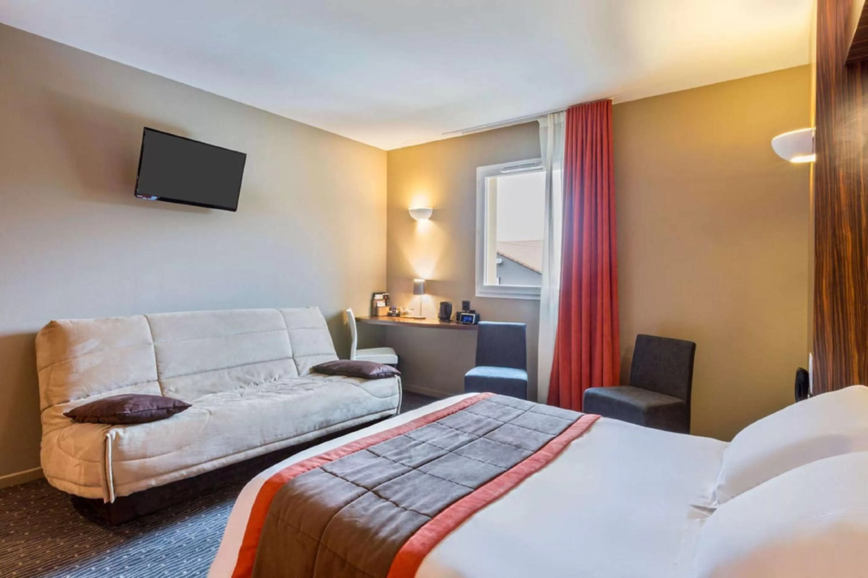 Family Queen Room with Sofa Bed in Best Western Hotel Nuit De Retz Nantes Sud