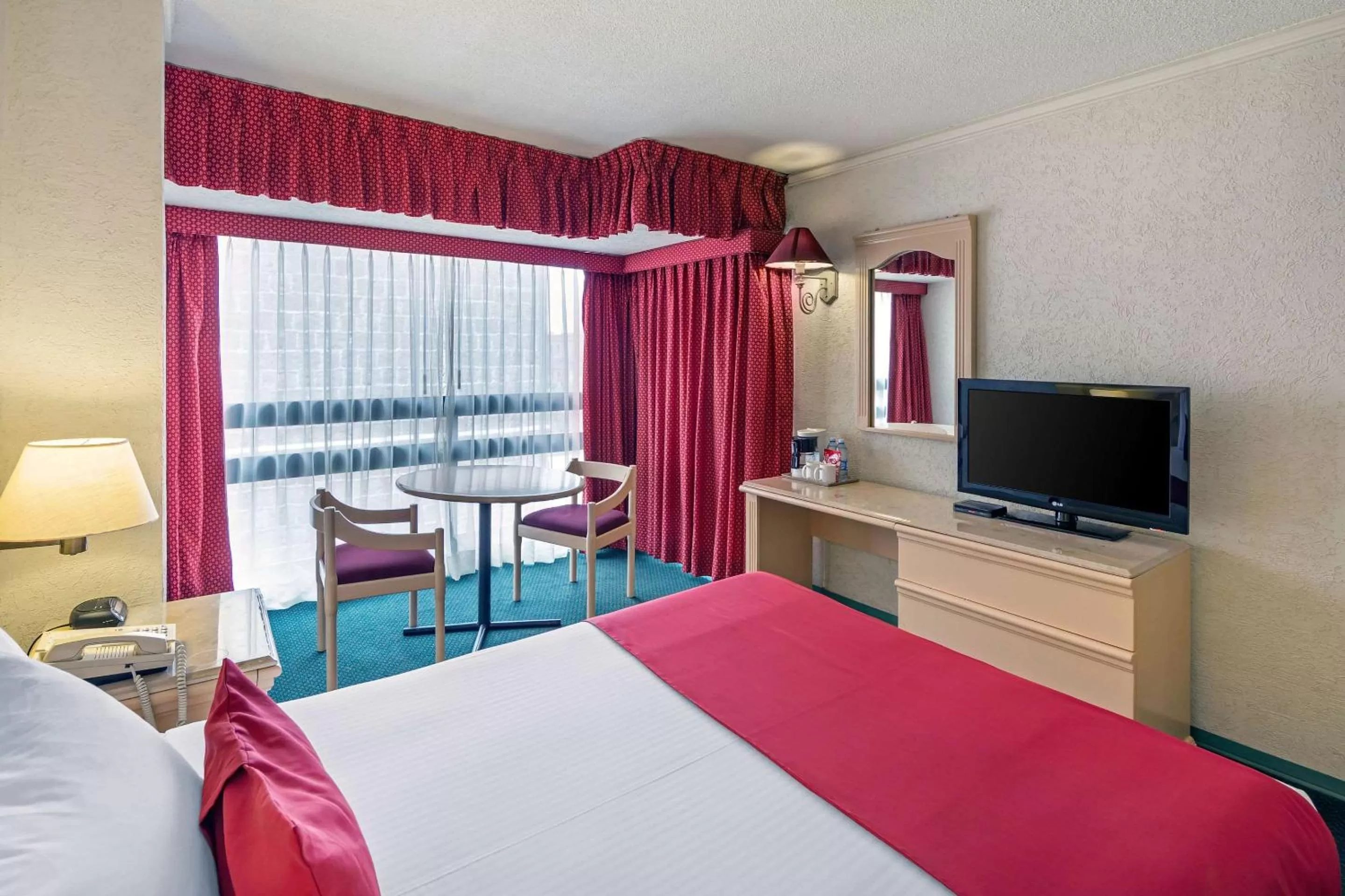 Queen Room with City View - Non-Smoking in Quality Inn Aguascalientes