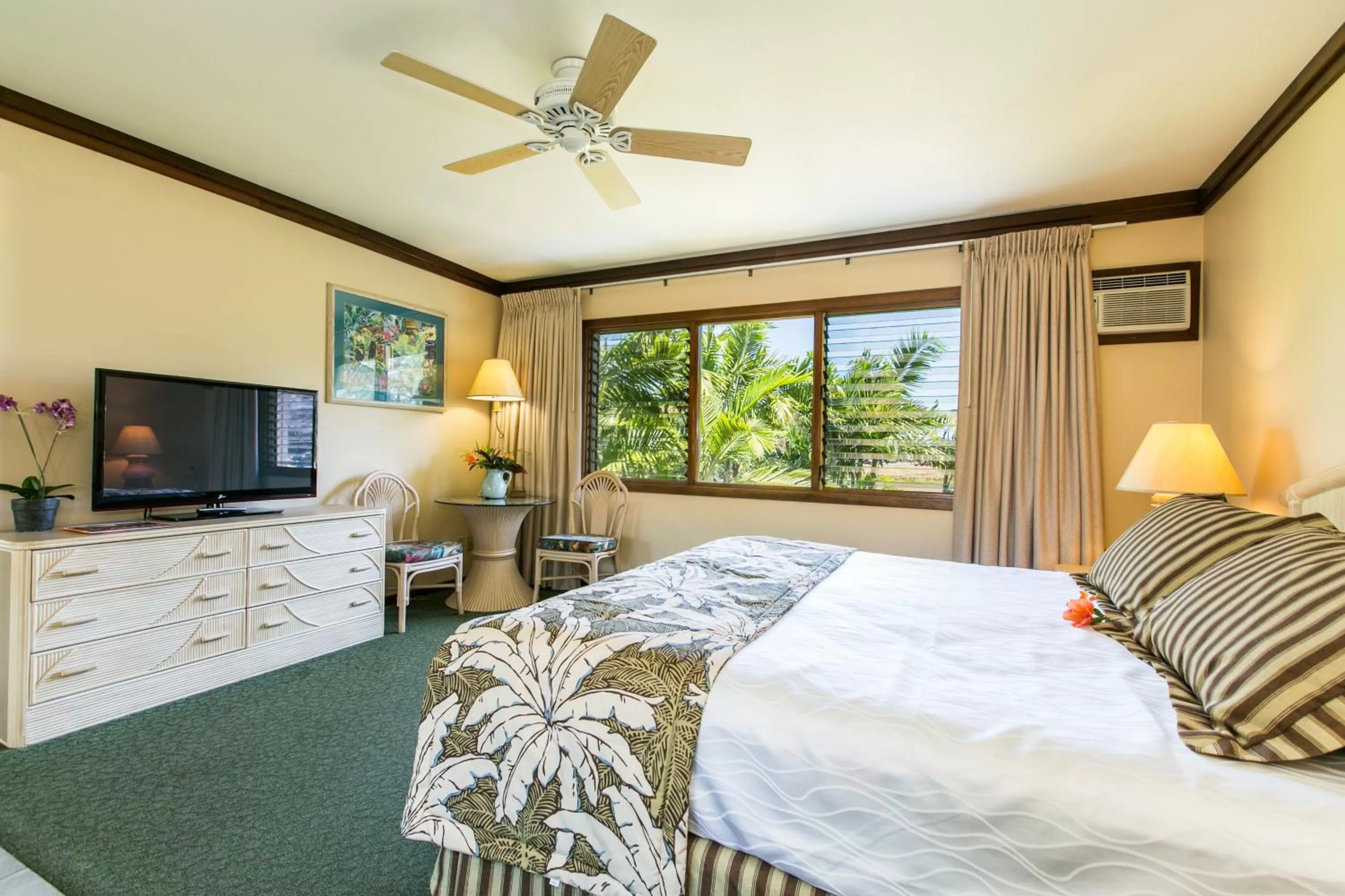 King Room in The Kauai Inn