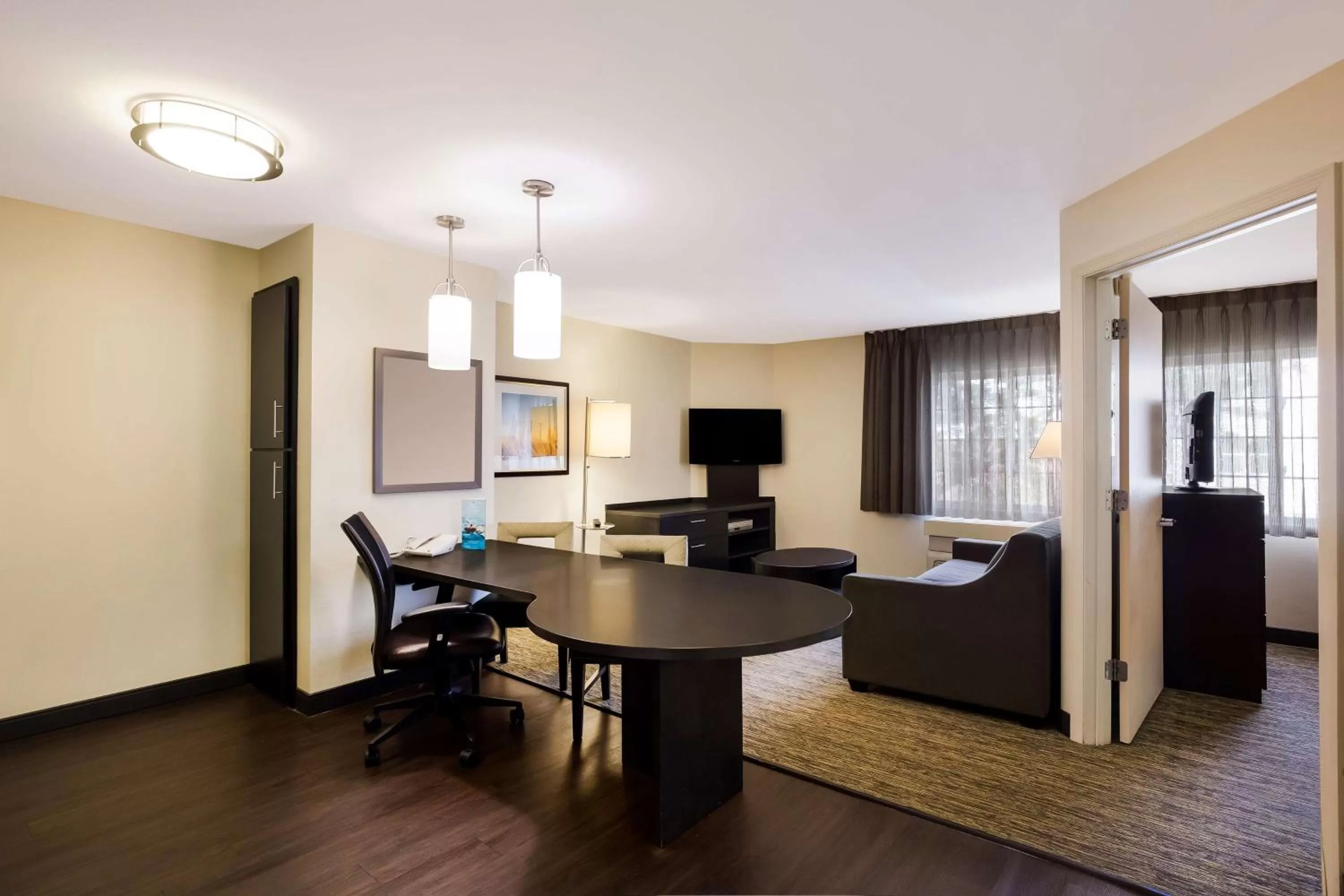 One-Bedroom Queen Suite in Sonesta Simply Suites St Louis Earth City