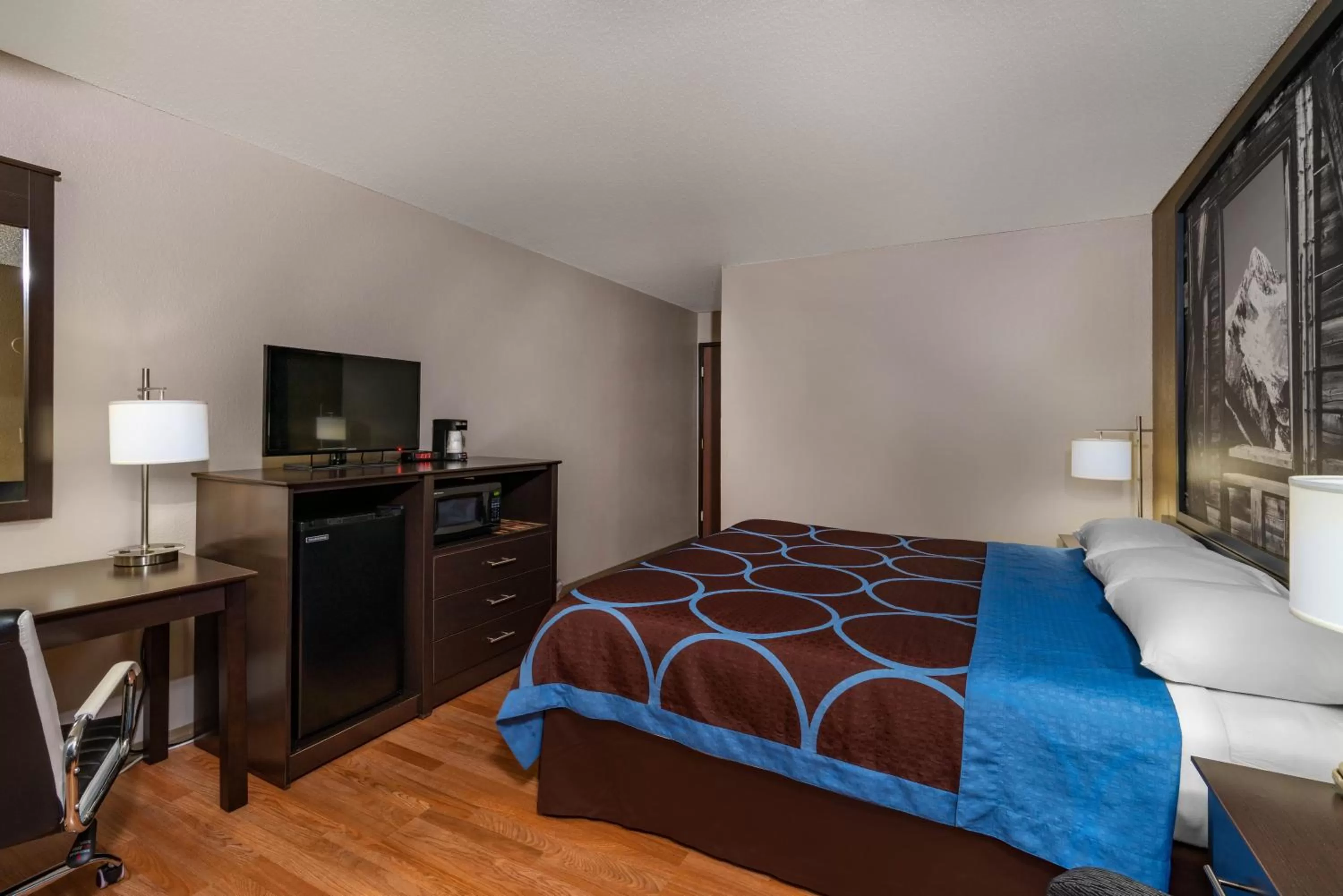 Deluxe King Room - Non-Smoking in Super 8 by Wyndham Cortez/Mesa Verde Area