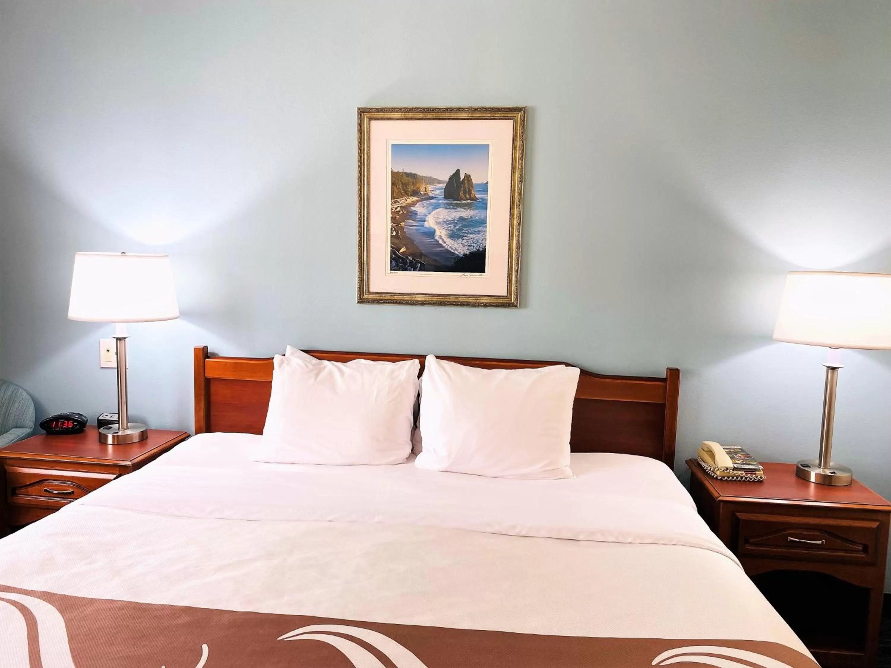 King Room - Disability Access/Non-Smoking in Quality Inn & Suites Sequim at Olympic National Park