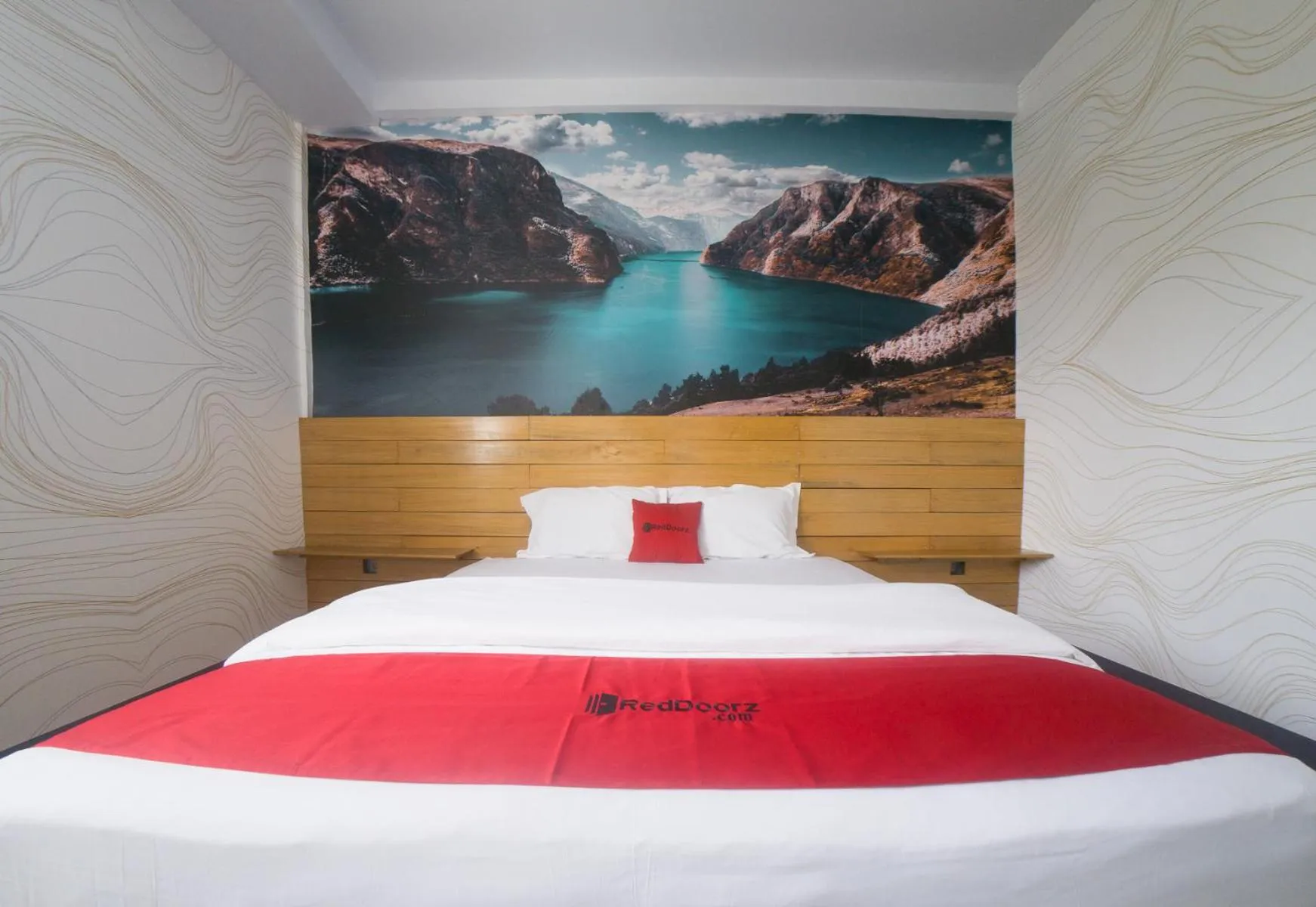 Deluxe Room in RedDoorz Plus Syariah @ Pentadio Gorontalo