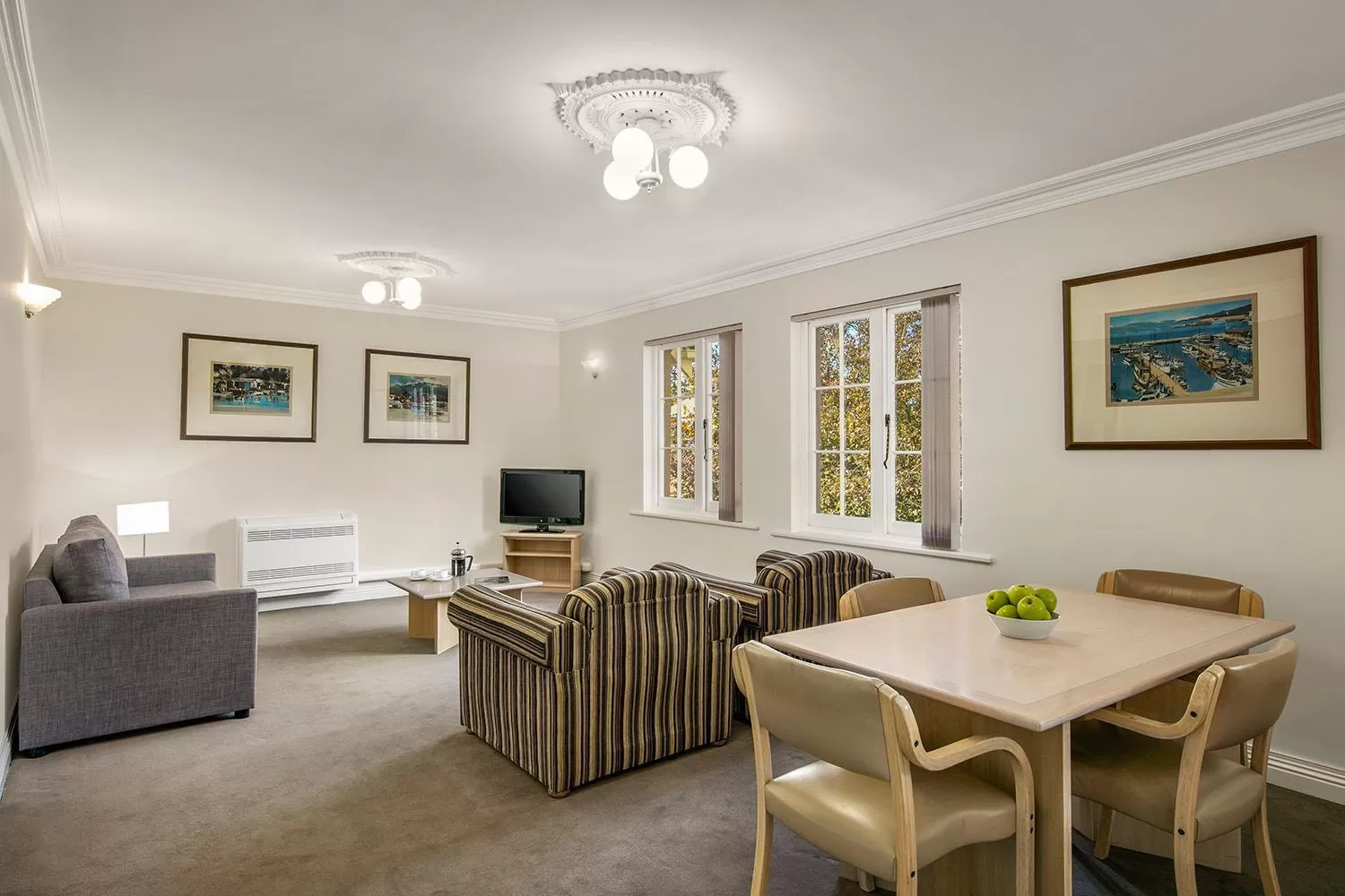 Deluxe One-Bedroom Apartment in Quest Trinity House