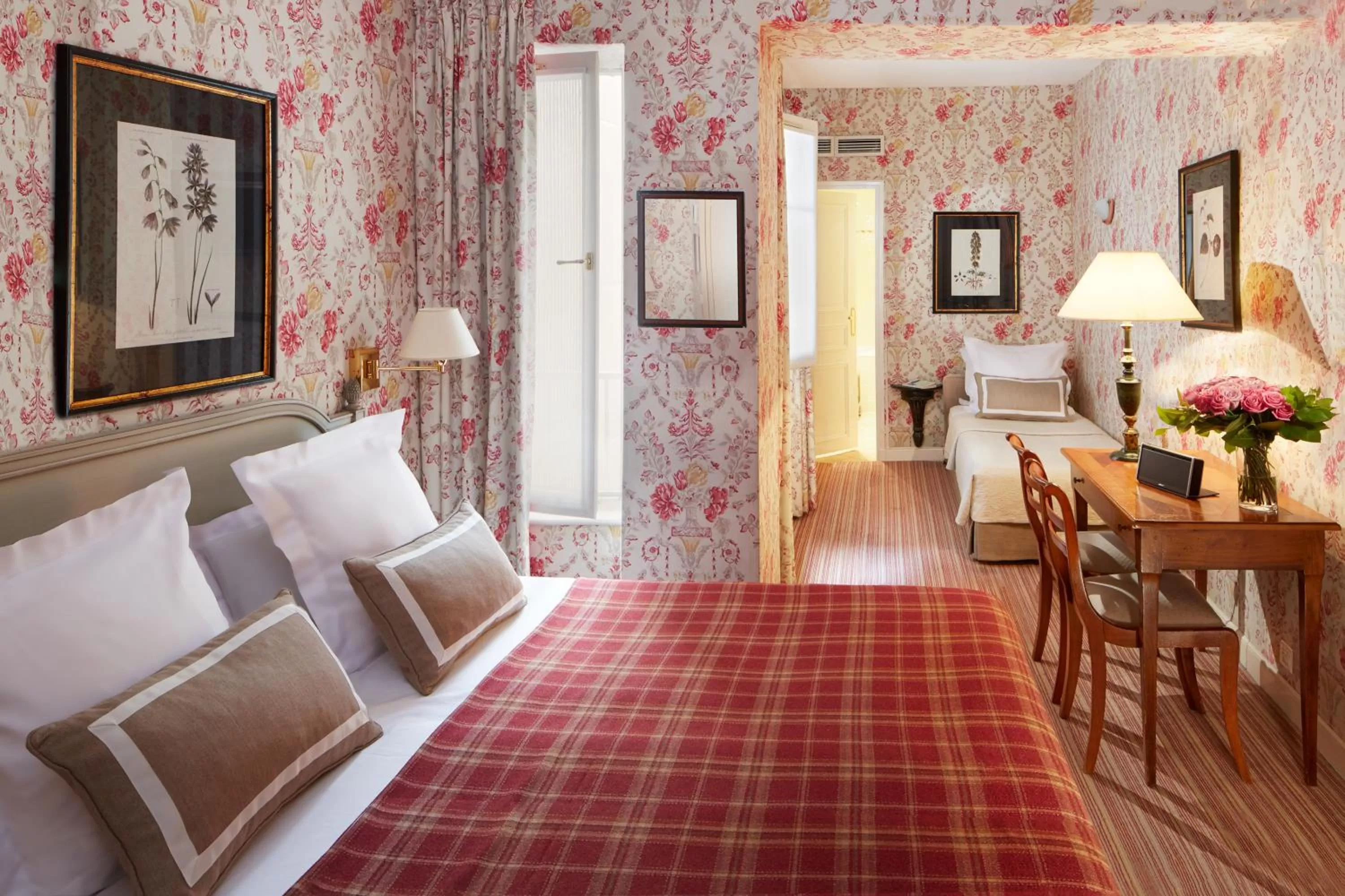 2 Connecting Rooms (5 Adults) in Relais Du Louvre