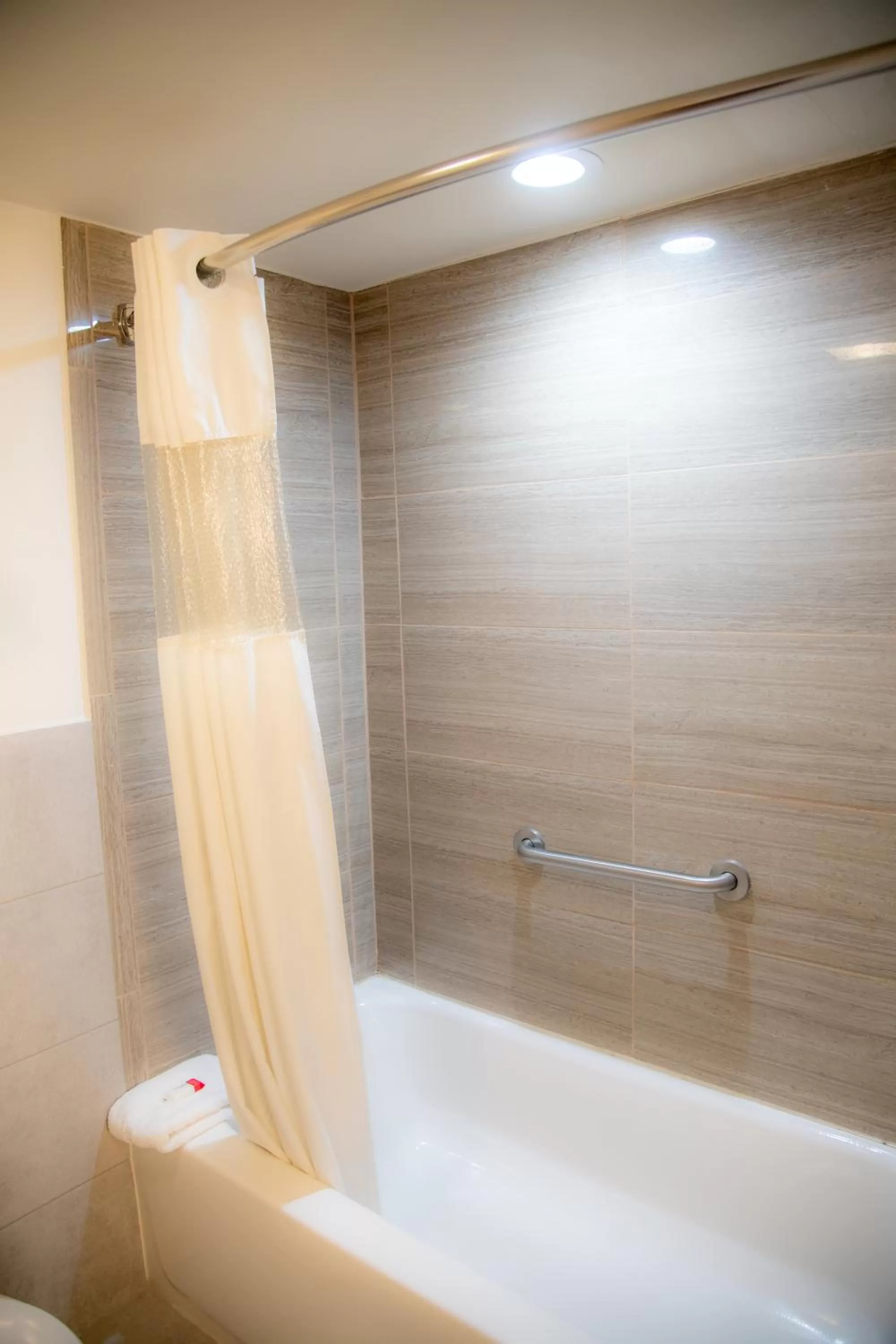 Queen Room with Two Queen Beds - Non-Smoking in Howard Johnson by Wyndham Allentown/Dorney Hotel & Suites