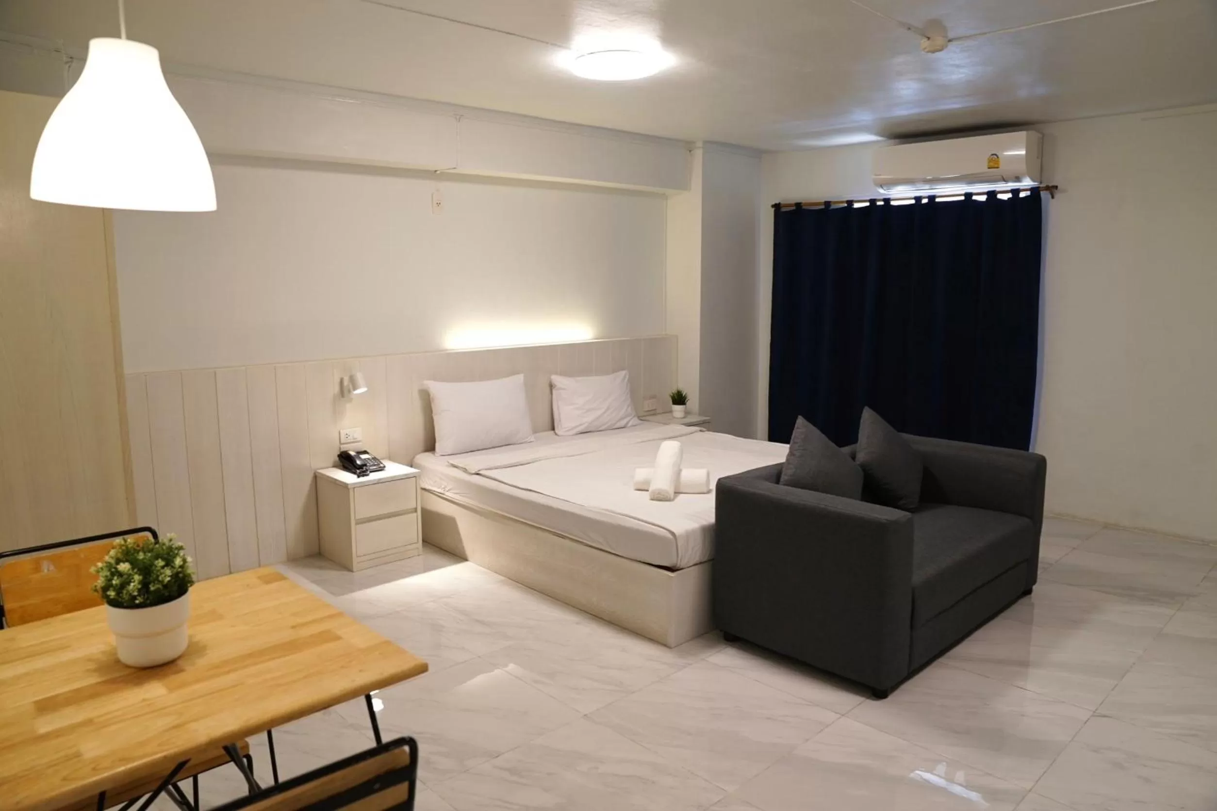 Double Room with Balcony (2 Adults + 1 Child) in Viewplace Mansion Ladprao 130