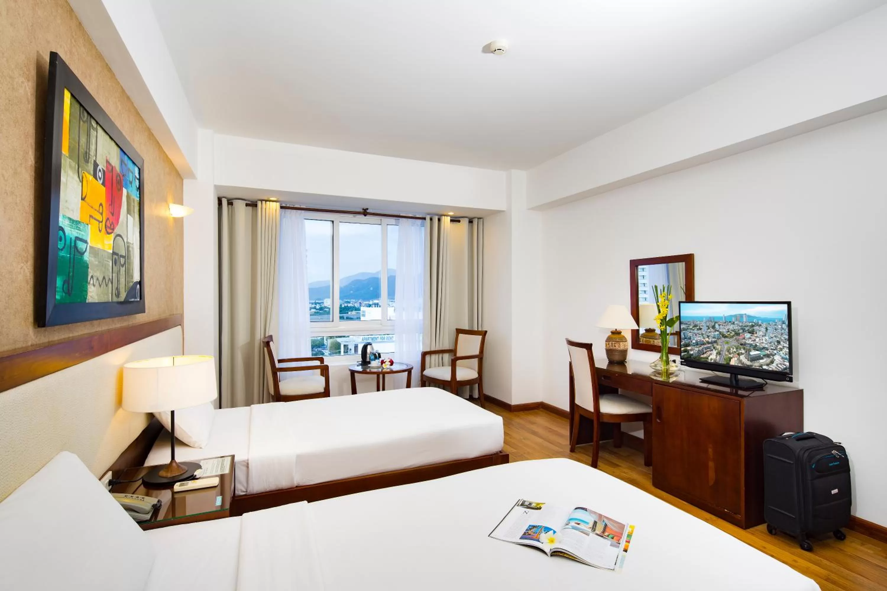 Deluxe Twin Room with City View in Starlet Hotel