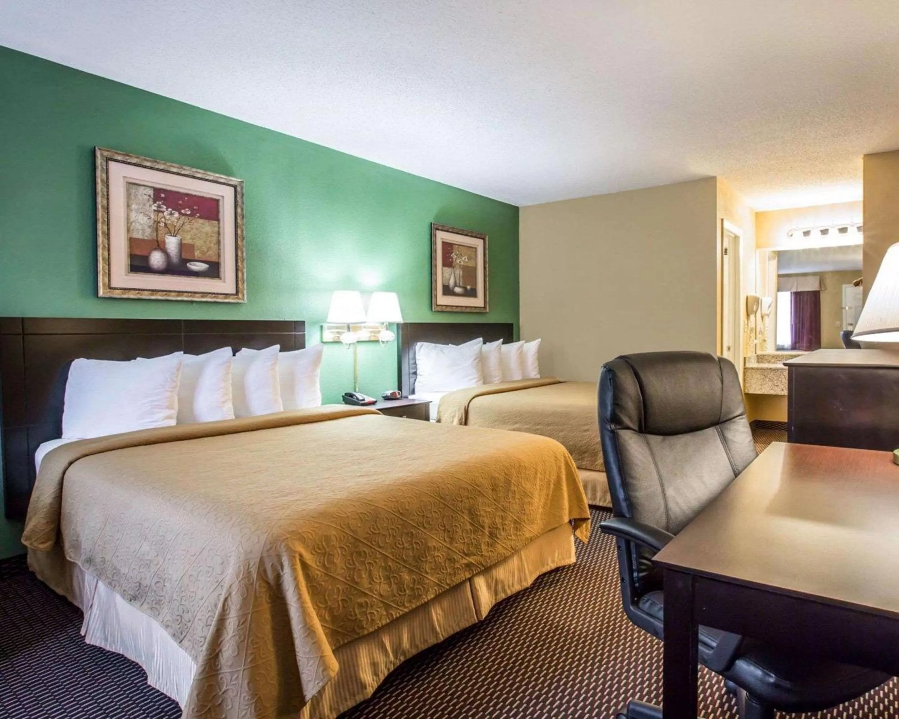 Queen Room with Two Queen Beds - Smoking in Quality Inn Andrews