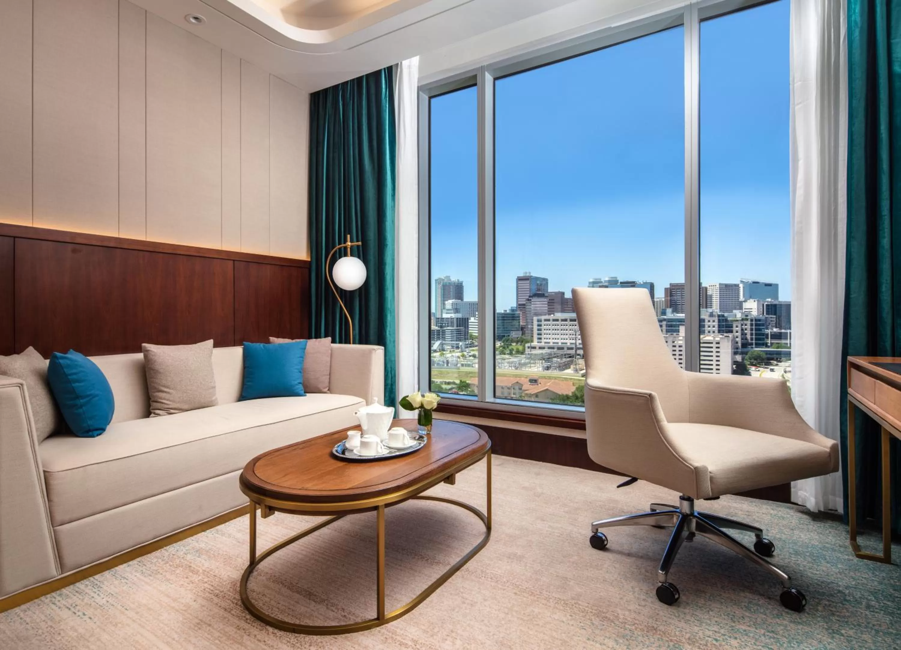 Premium ADA 1 King Studio with bath in Blossom Hotel Houston, Curio Collection by Hilton