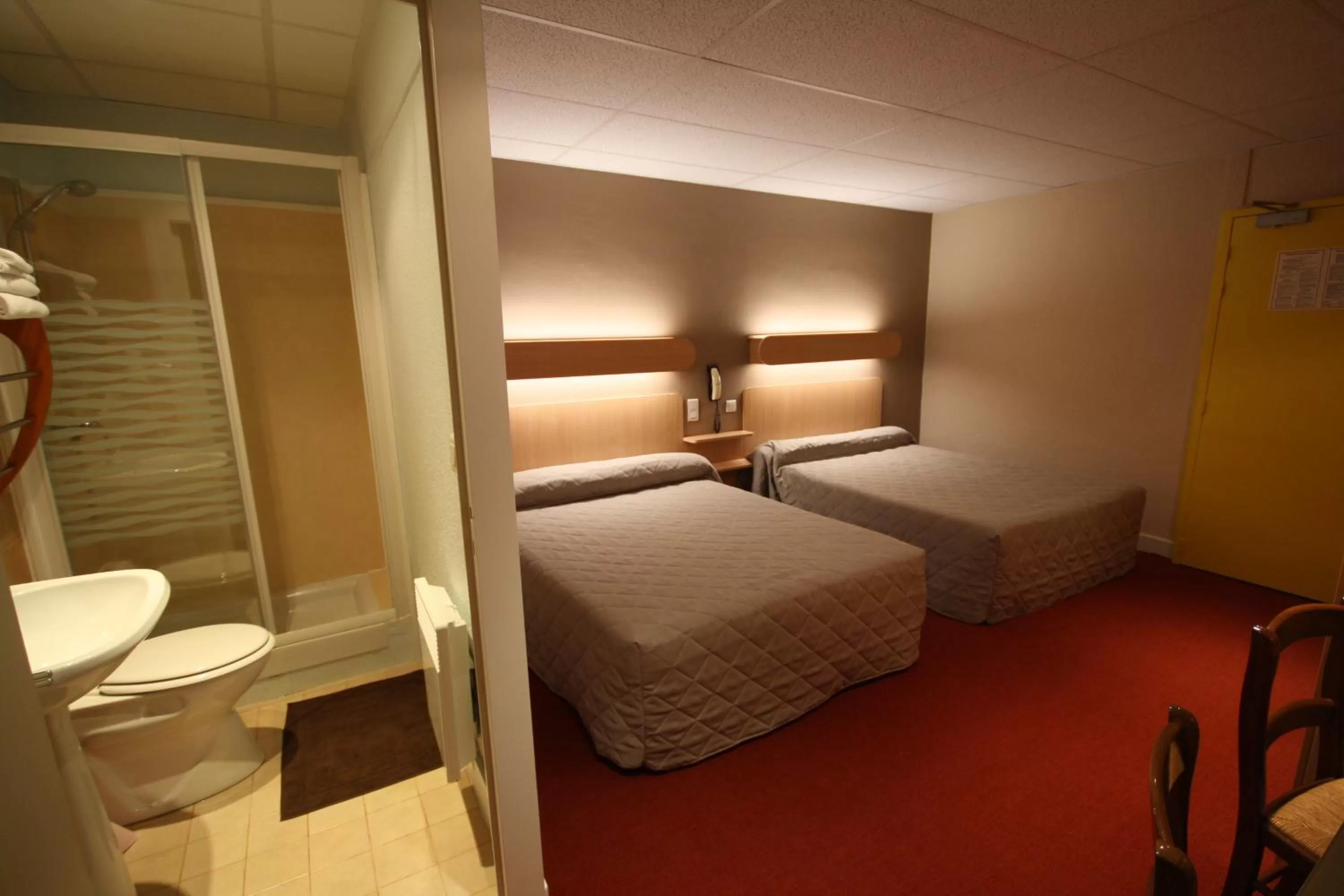 Quadruple Room in Logis Hotel L'ange Couronne