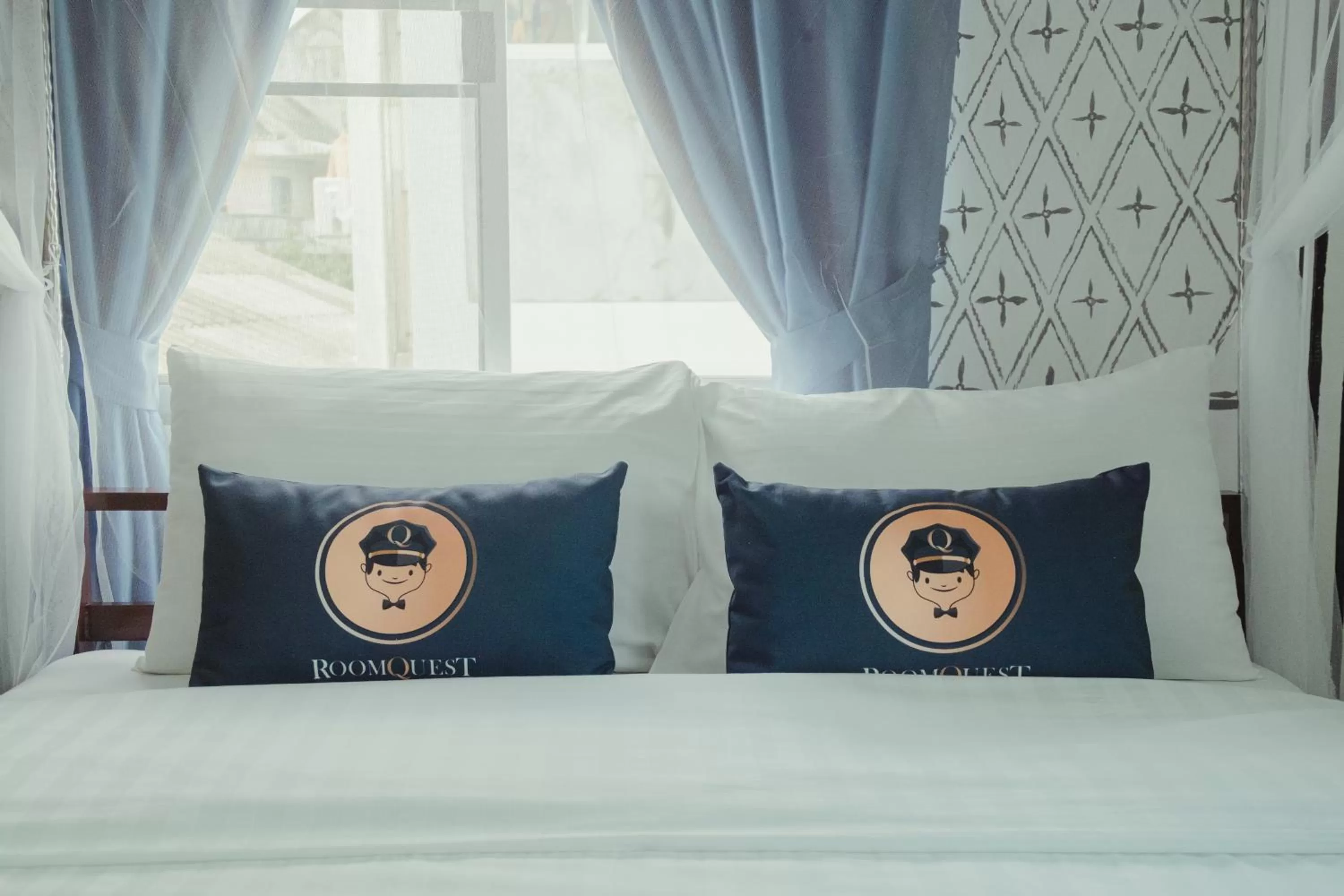 Superior Double or Twin Room in RoomQuest Chiang Mai Tha Phae