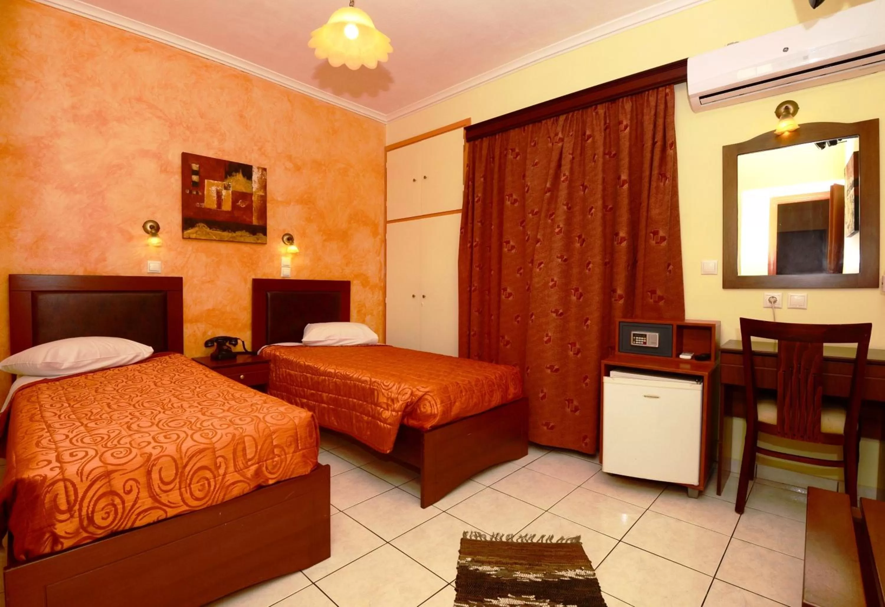 Twin Room in Pergamos Hotel