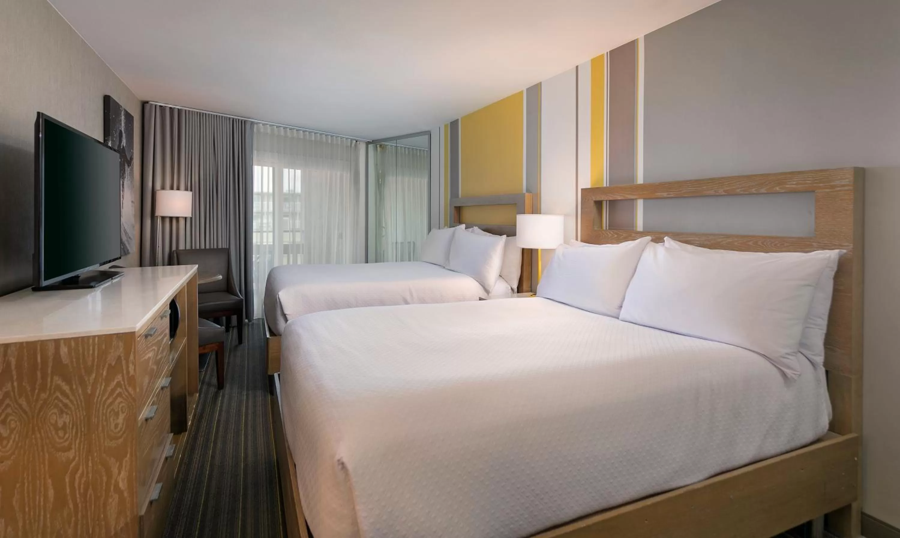 Queen Room with Two Queen Beds Partial Ocean View in The Wayfarer San Diego