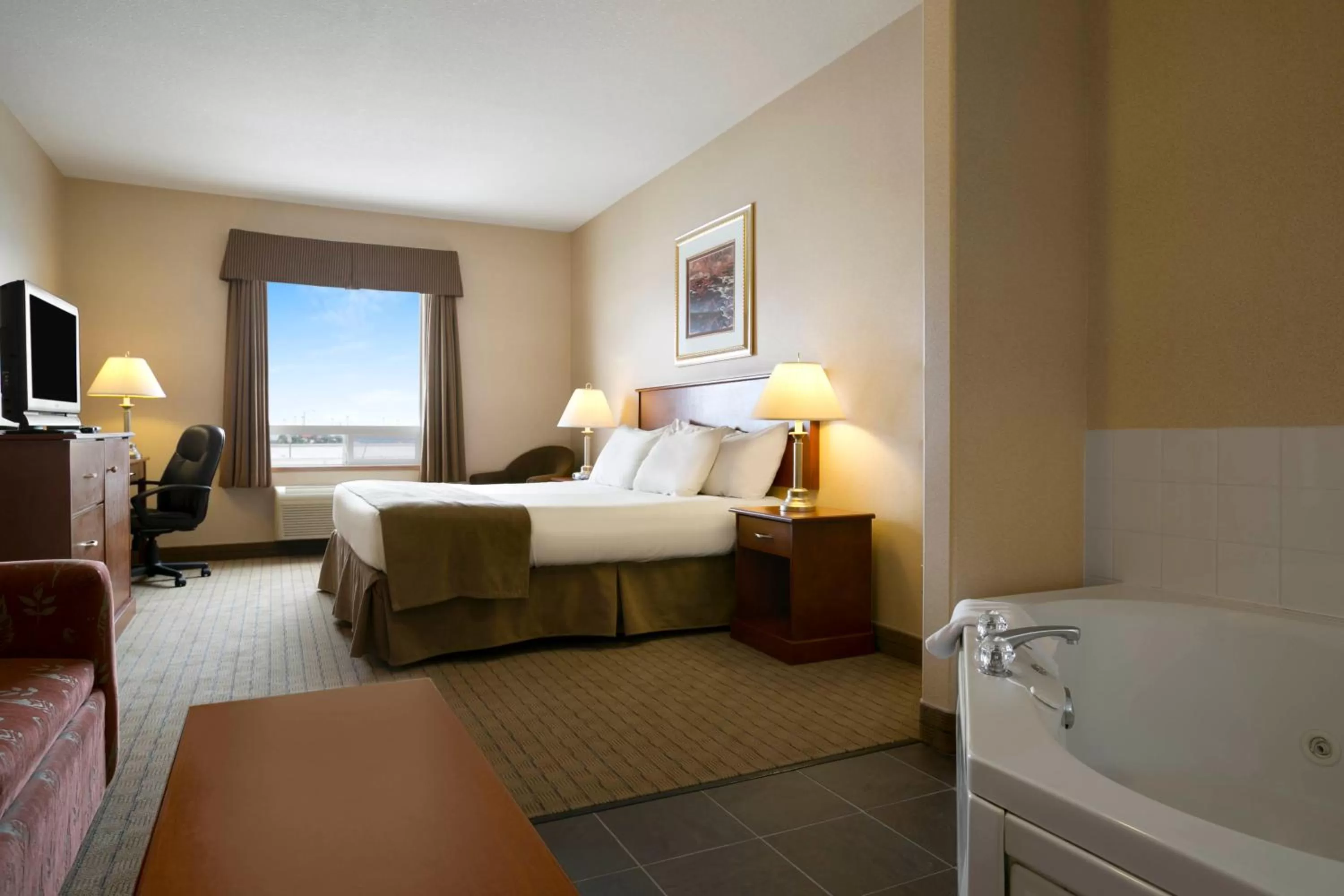 King Suite with Jetted Tub - Non-Smoking in Days Inn by Wyndham Moose Jaw