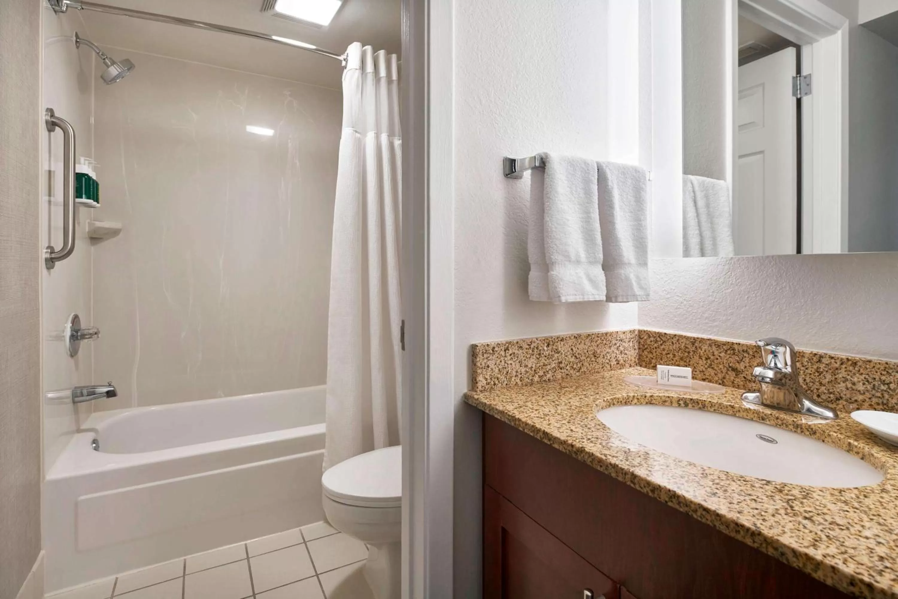 Queen Studio Suite with Tub - Mobility Accessible  in Sonesta ES Suites Annapolis