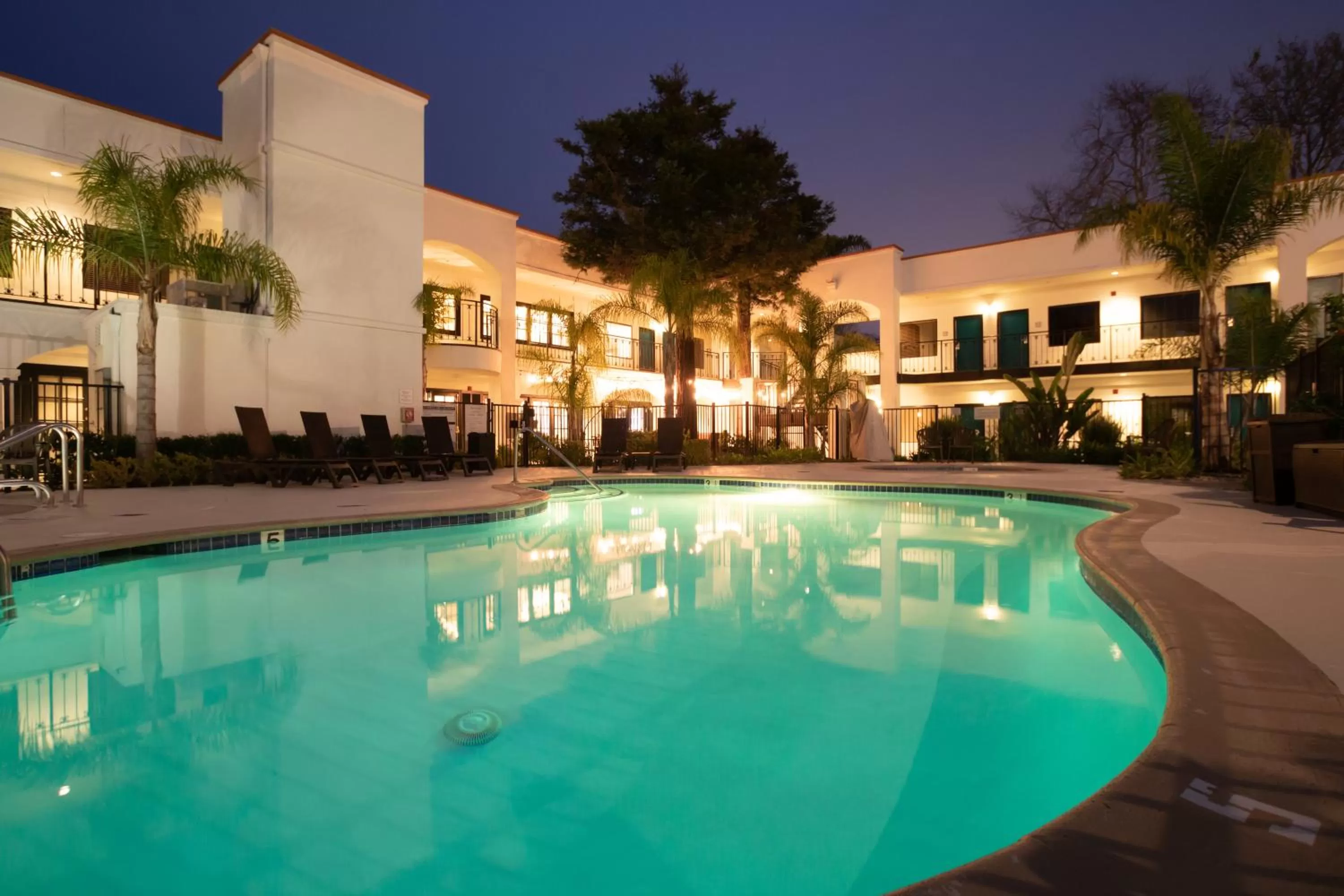 Oxford Suites Pismo Beach