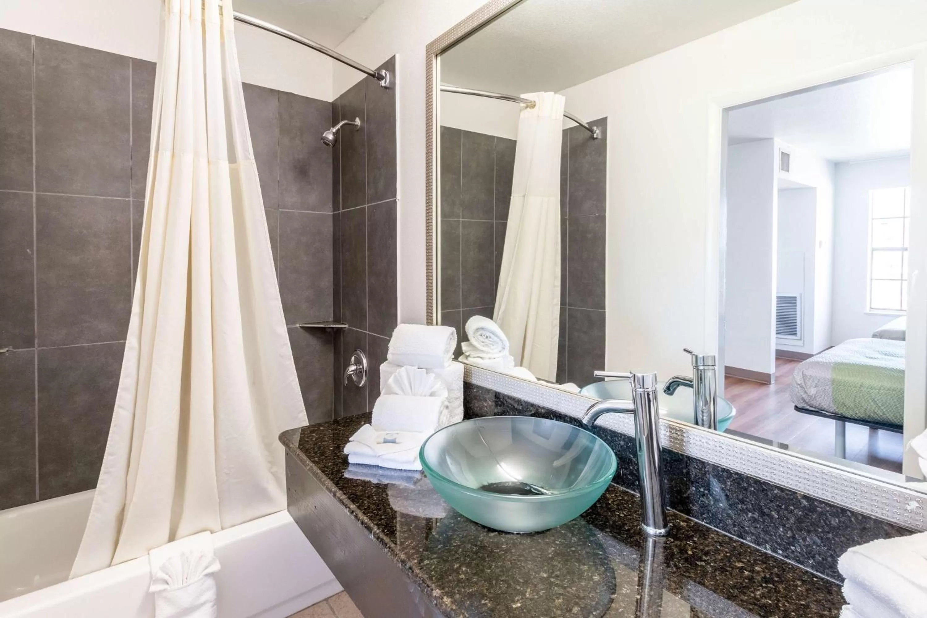 King Room - Non-Smoking in Studio 6-Arlington, TX