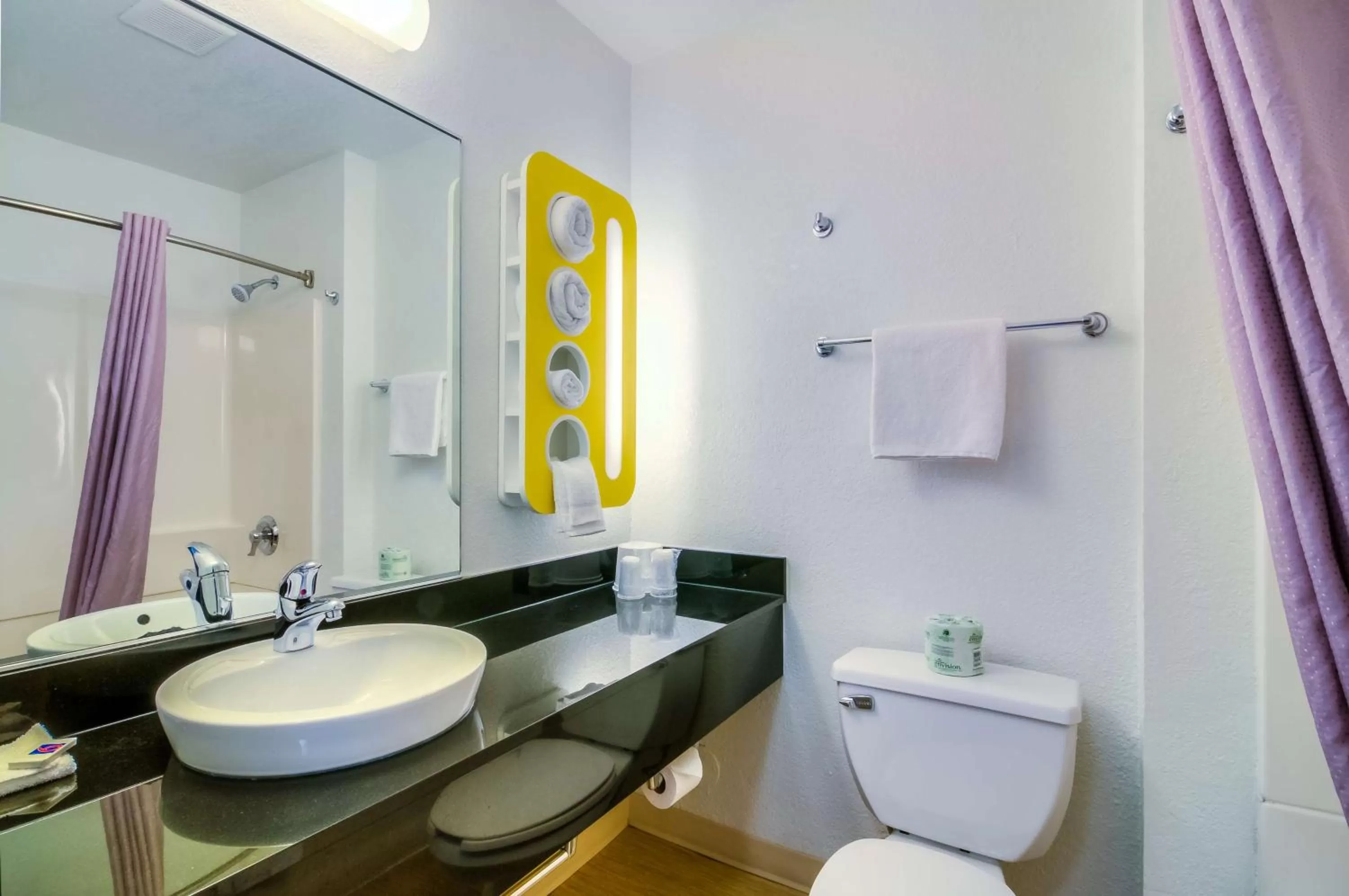 Deluxe Quadruple Room in Motel 6-Arlington Heights, IL - Chicago North Central