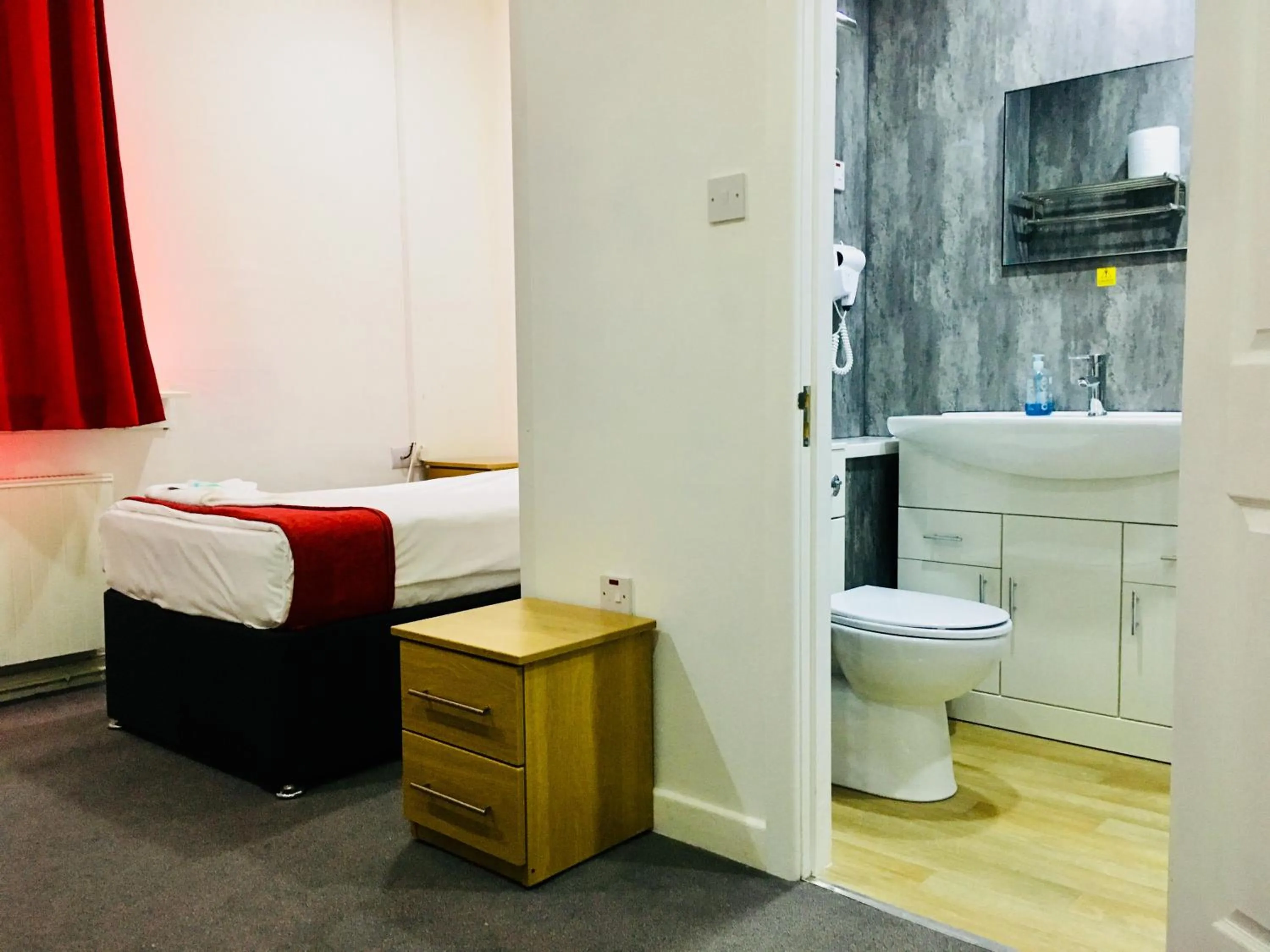 Twin Room en suite in Hotel Express Newcastle Gateshead
