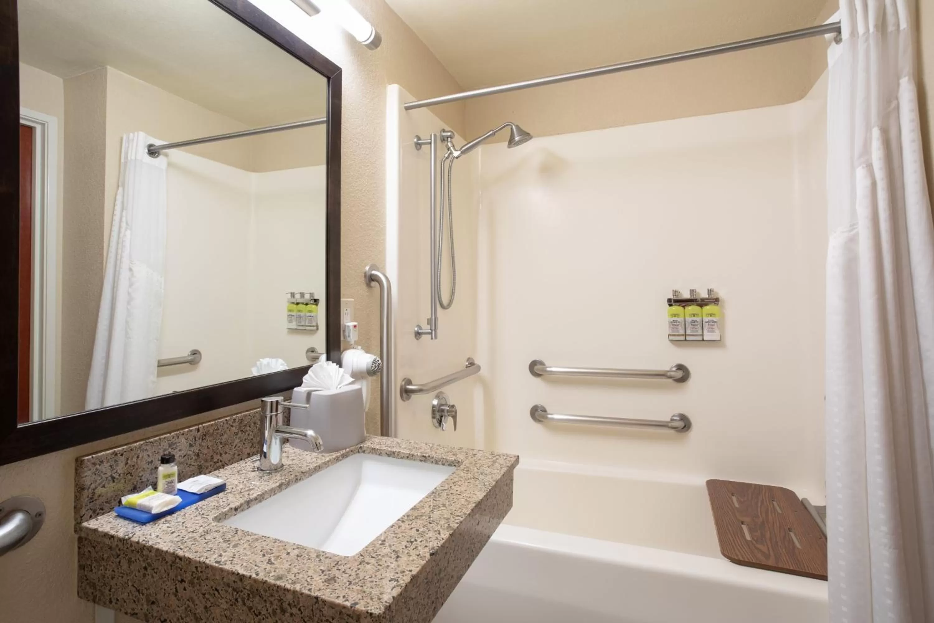 Standard King Room with Mobility Accessible Tub in Holiday Inn Express Hotel & Suites Littleton by IHG