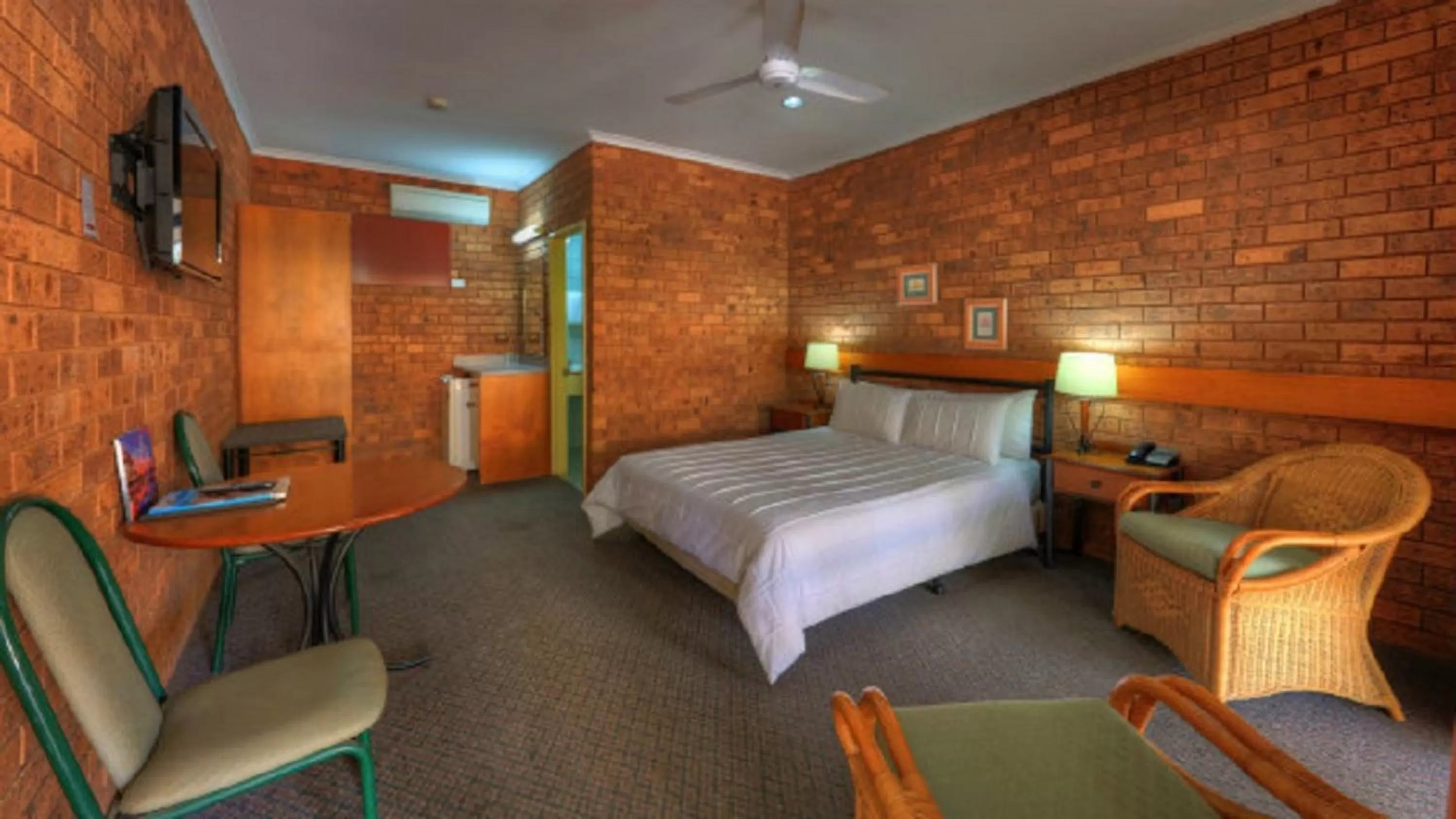 Deluxe Double Room in Knotts Crossing Resort