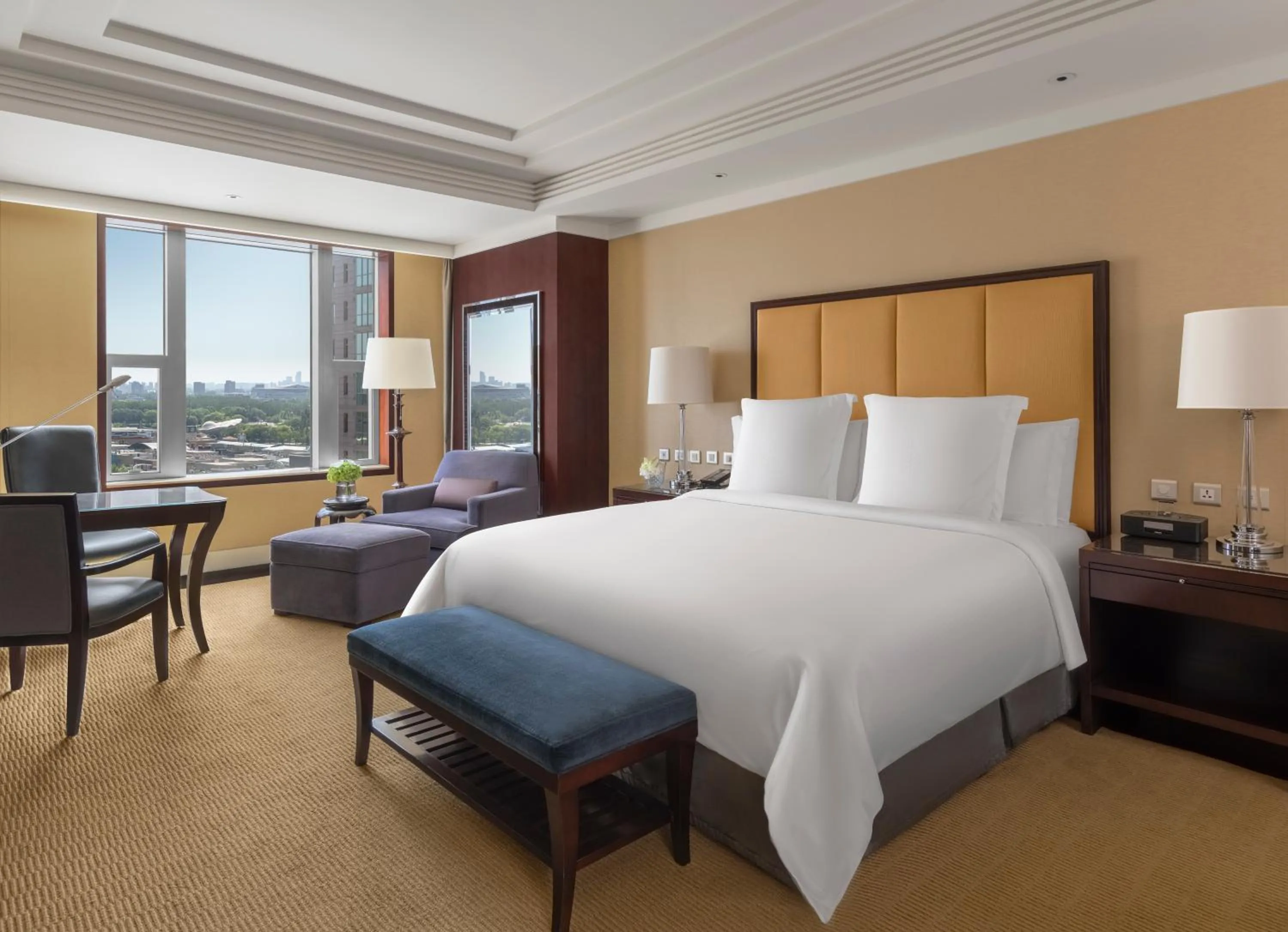 Deluxe King Room with City View in Four Seasons Hotel Beijing