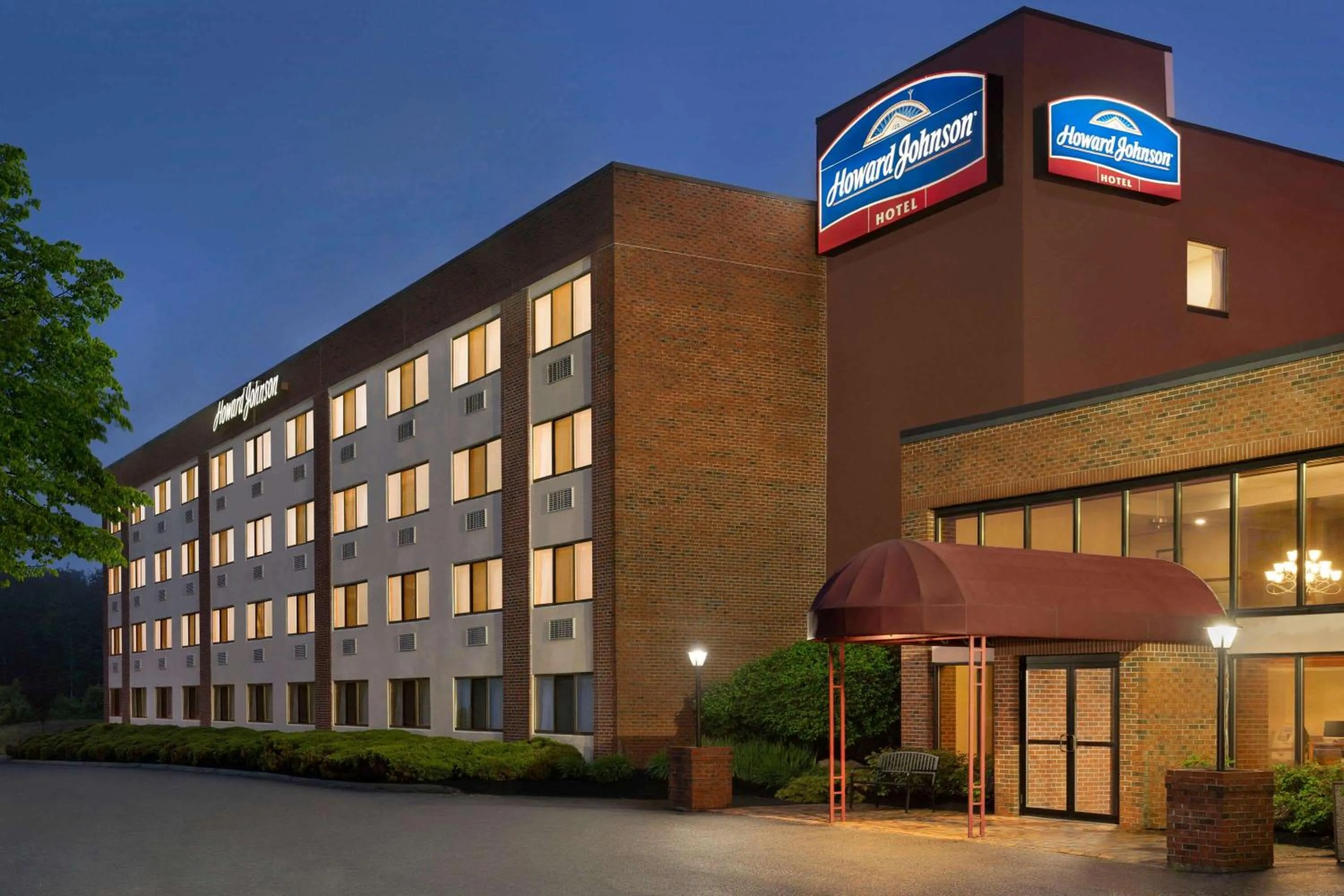 Property building in Howard Johnson by Wyndham South Portland