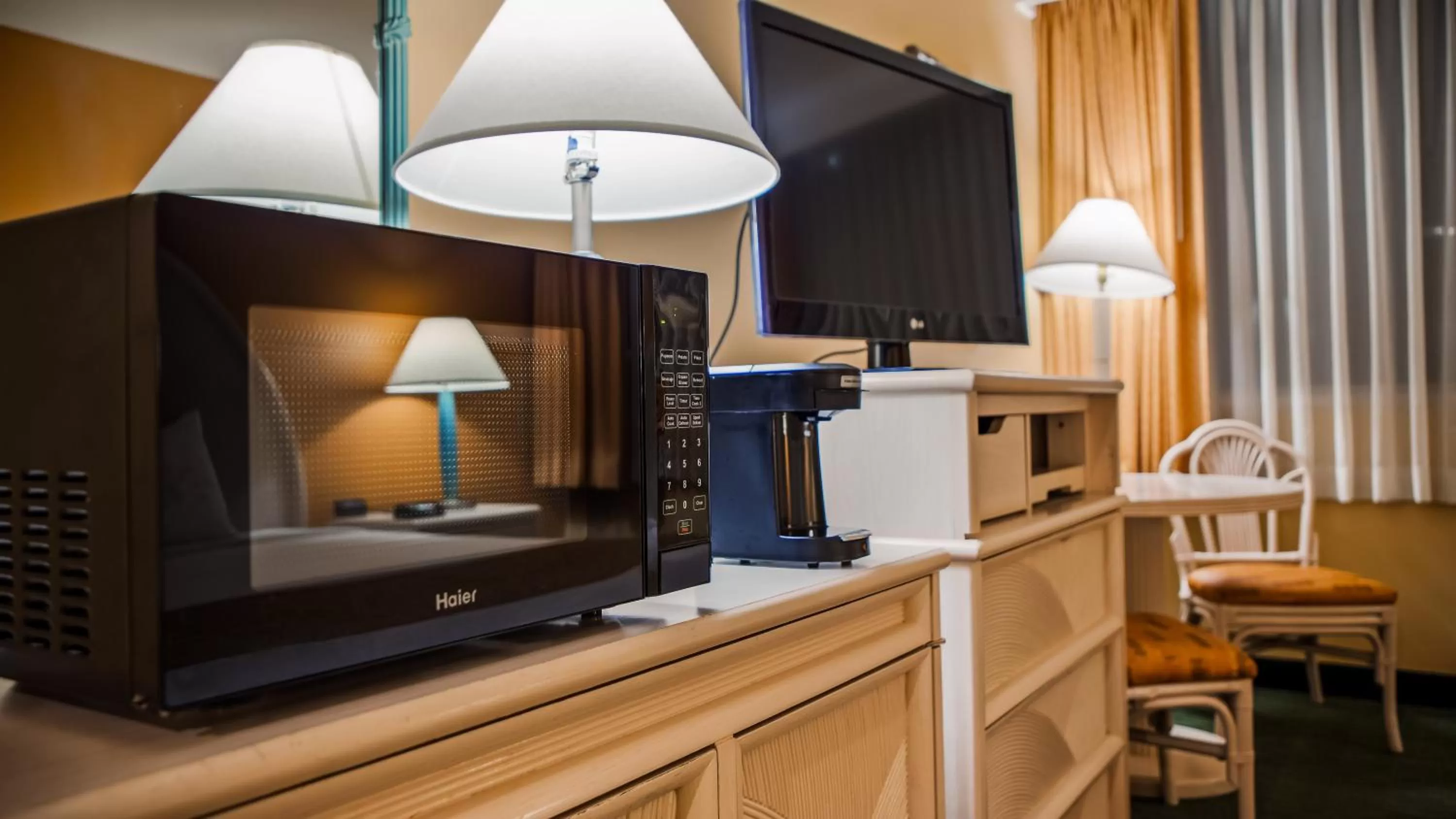 Double Room with Two Double Beds - Disability Access in Airport Honolulu Hotel