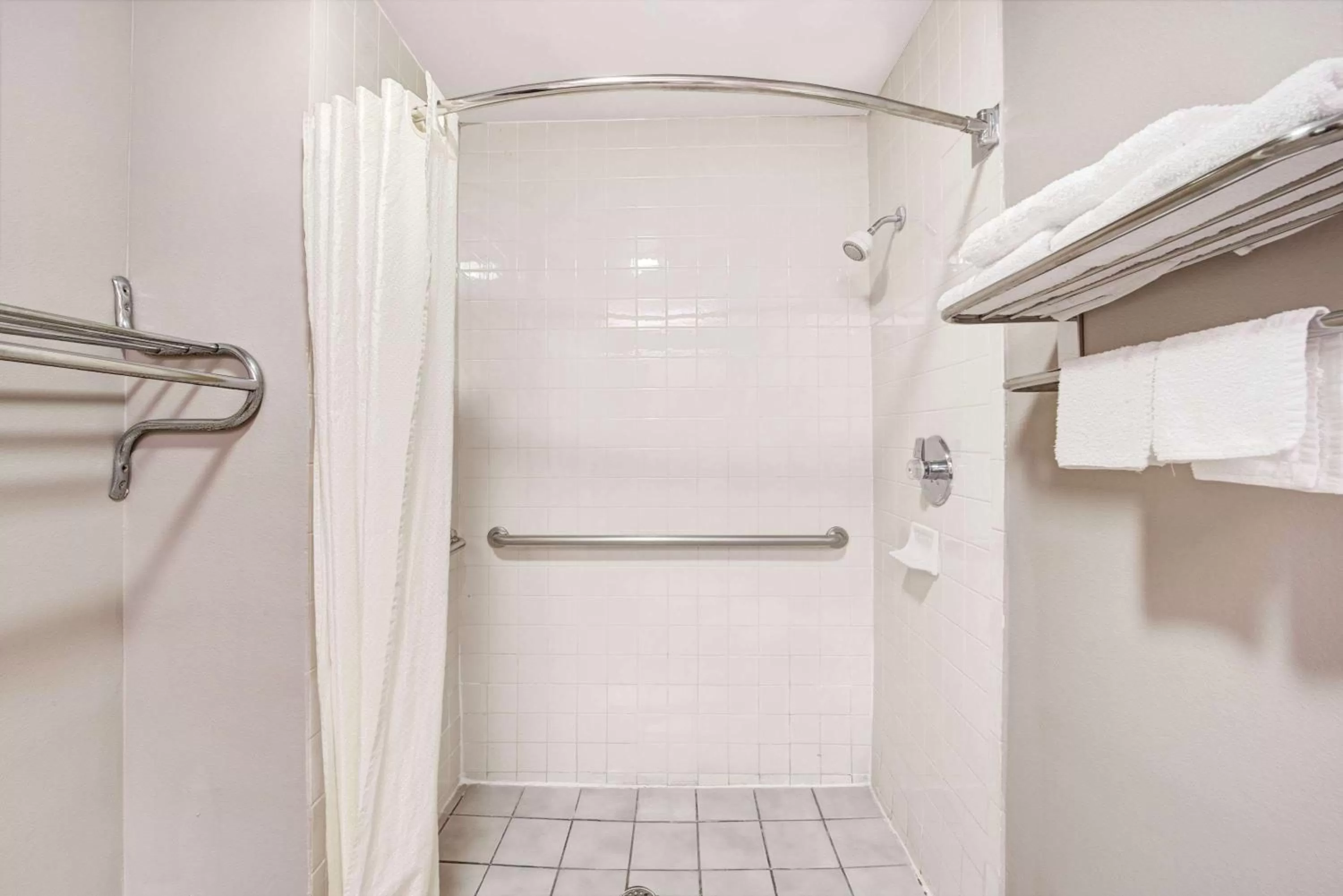 King Room with Roll-In Shower - Mobility Accessible/Smoking in Super 8 by Wyndham Richardson Dallas