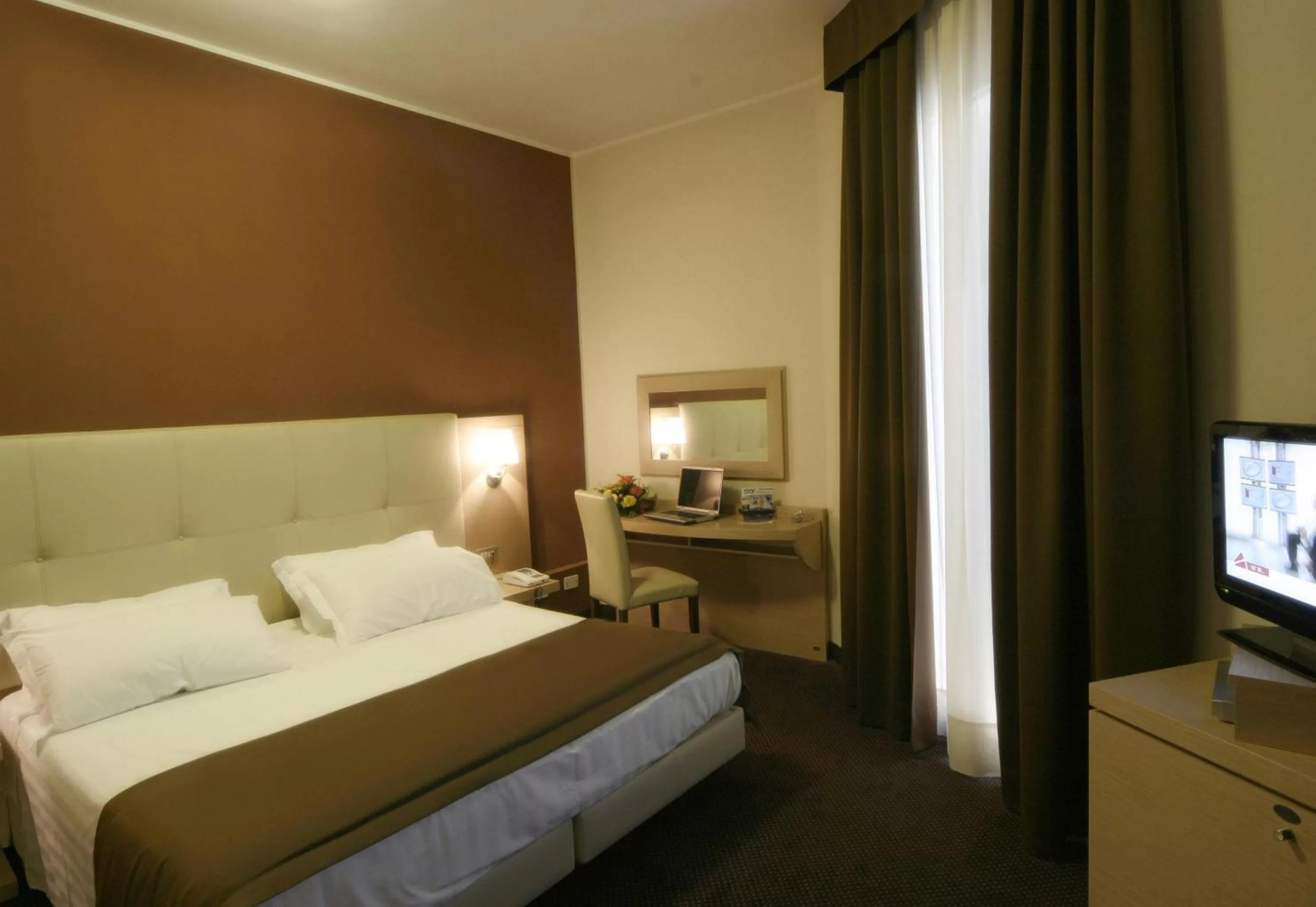 Superior Double or Twin Room - single occupancy in Hotel Vittoria