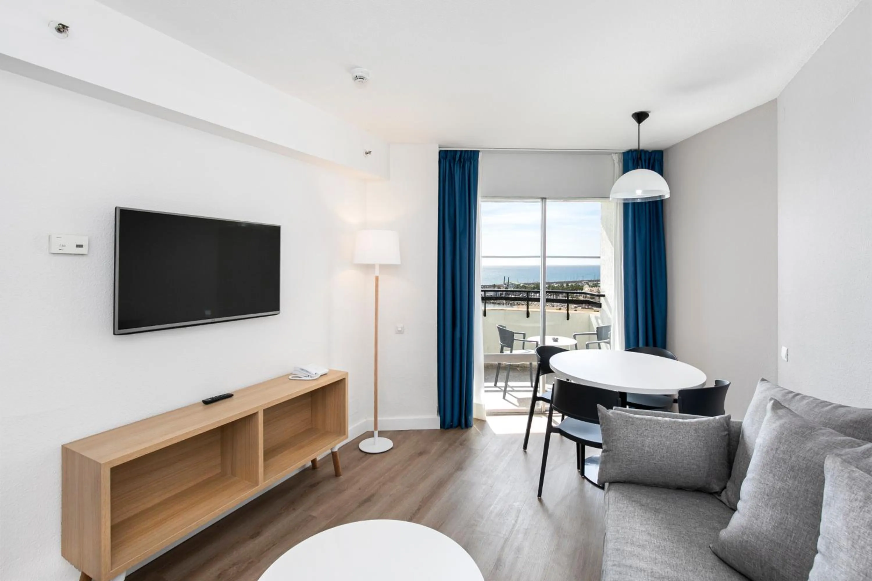 2 Bedrooms Superior Apartment Sea View in Sol Puerto Marina